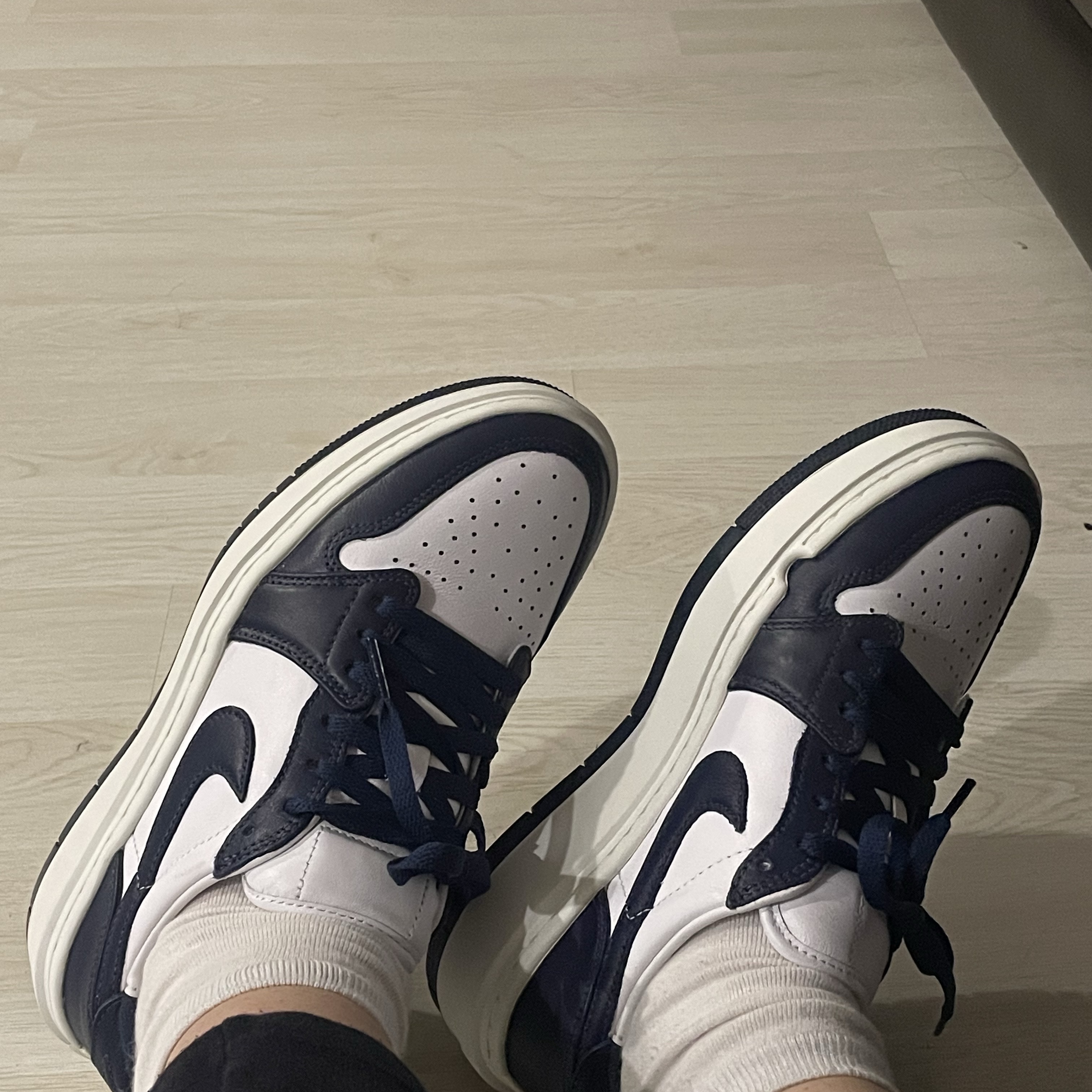 (W) Jordan 1 Elevate Low Midnight Navy 착용 스타일 - 1