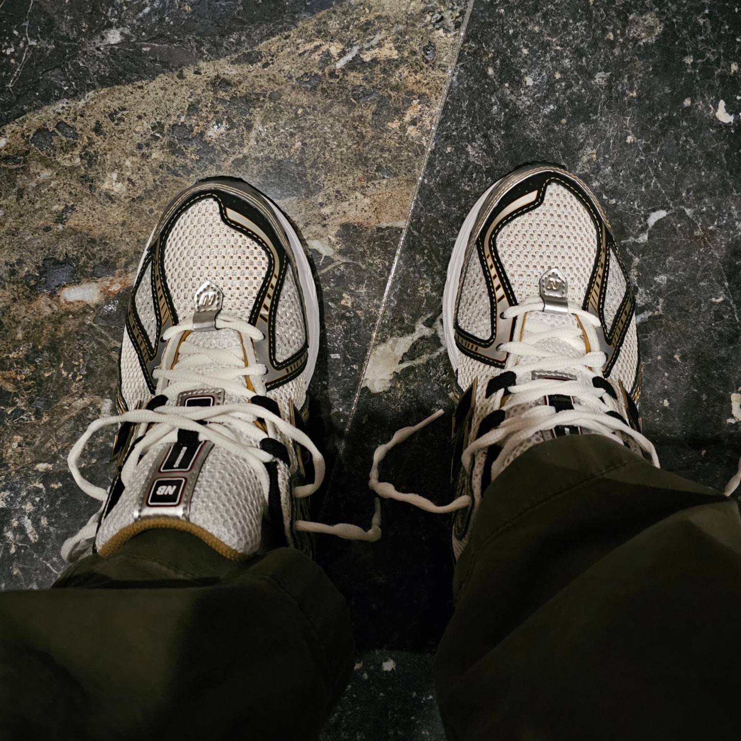 New Balance 1906R White Gold 착용 스타일