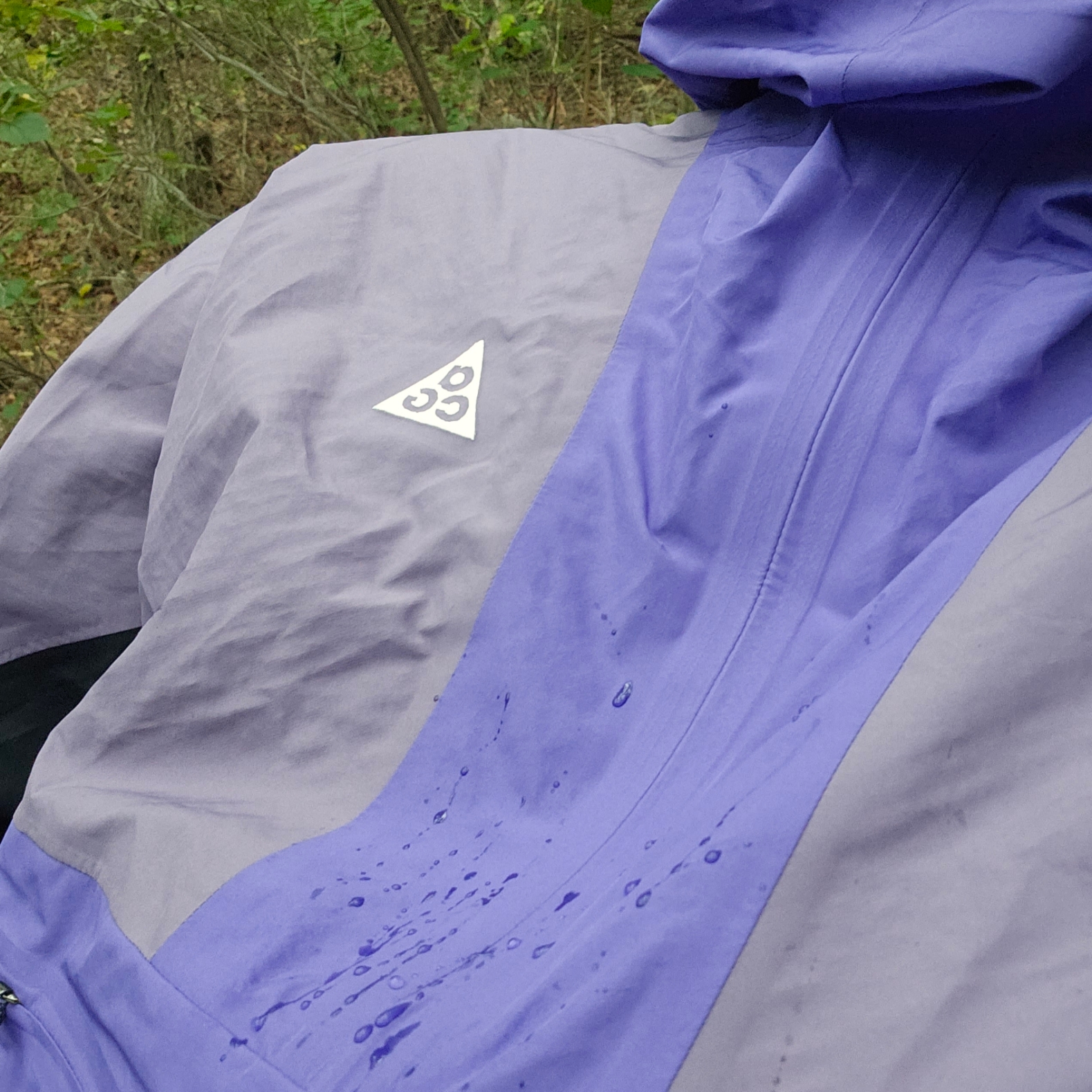 Nike ACG Storm-Fit ADV Cascade Rain Jacket Dark Iris - US/EU, Nike Futura Washed Bucket Hat Black 착용 스타일 - 2