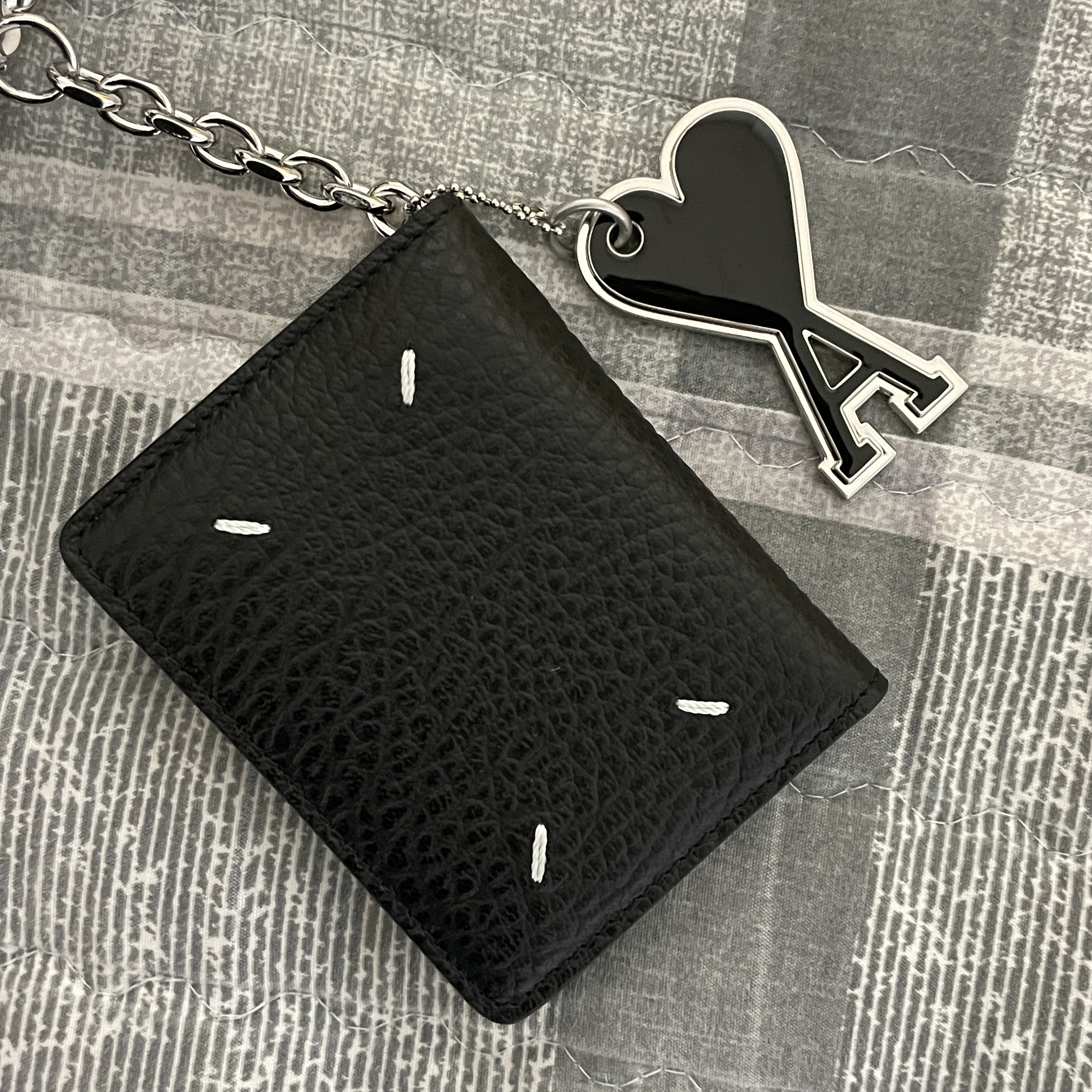 Maison Margiela Keyring Wallet Black, AMI de Coeur Plain Chain Keyring Black 착용 스타일