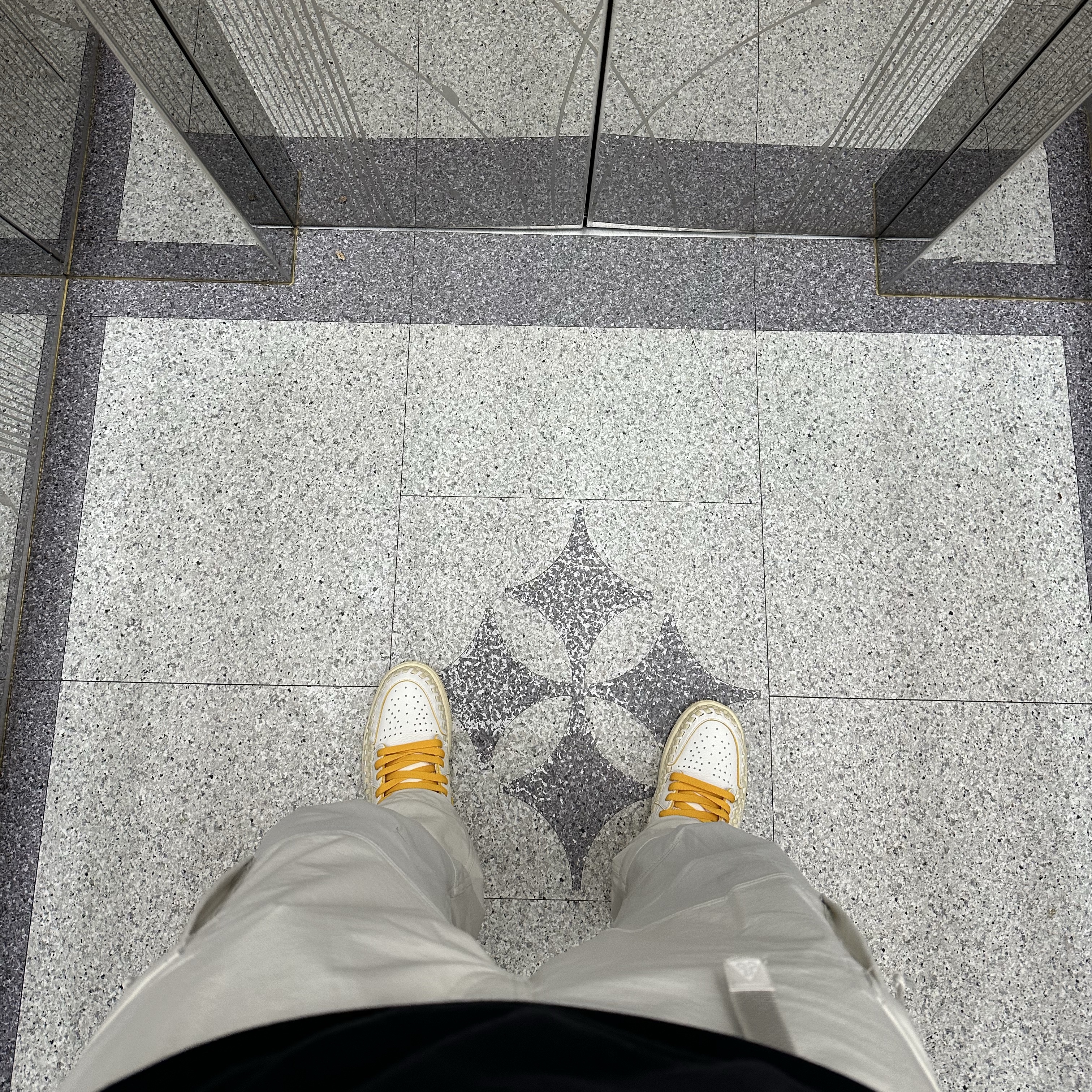 Jordan 1 x Bephies Beauty Supply x Union Retro High OG SP Summer '96, Nike ACG Smith Summit Cargo Pants Light Bone - Asia 착용 스타일