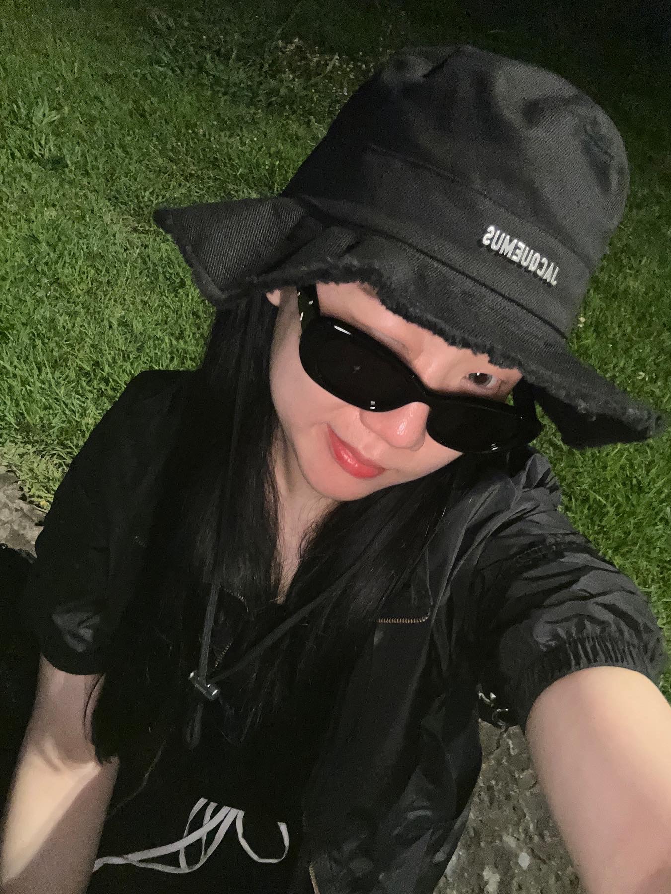 Jacquemus Le Bob Artichaut Bucket Hat Black, Gentle Monster x Maison Margiela MM004 Black Black 착용 스타일