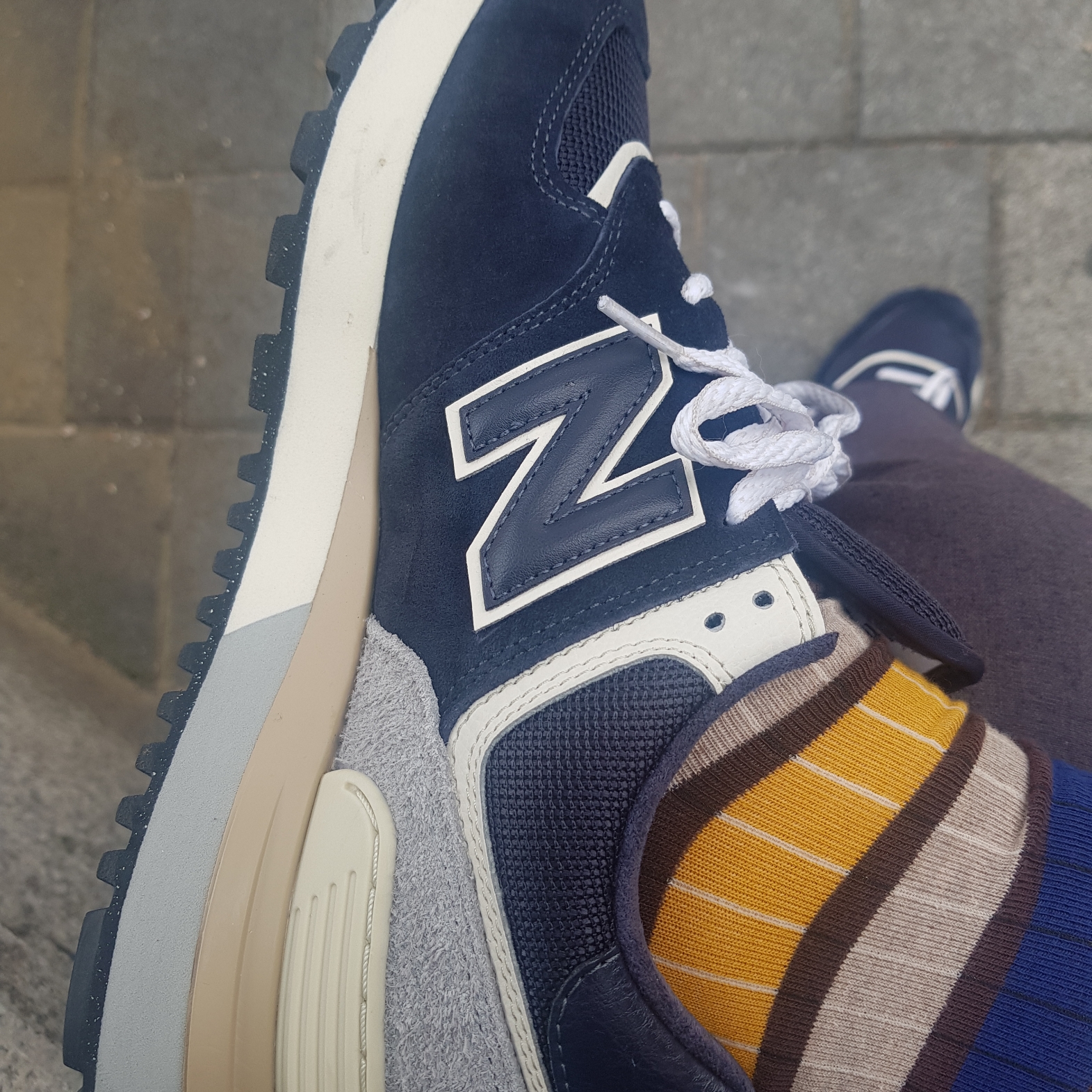 New Balance 574 Legacy Blue Navy 착용 스타일