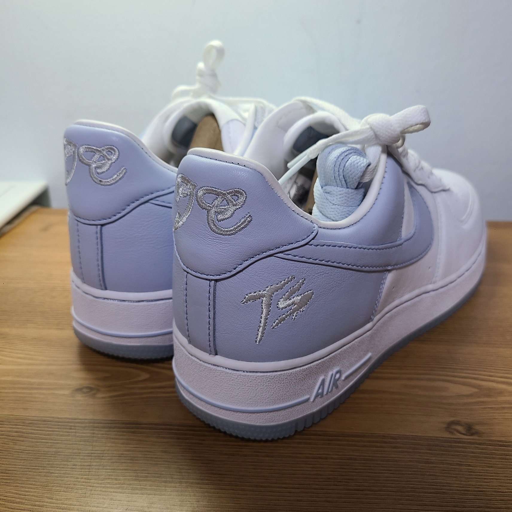 Nike x Terror Squad Air Force 1 Low QS Loyalty 착용 스타일