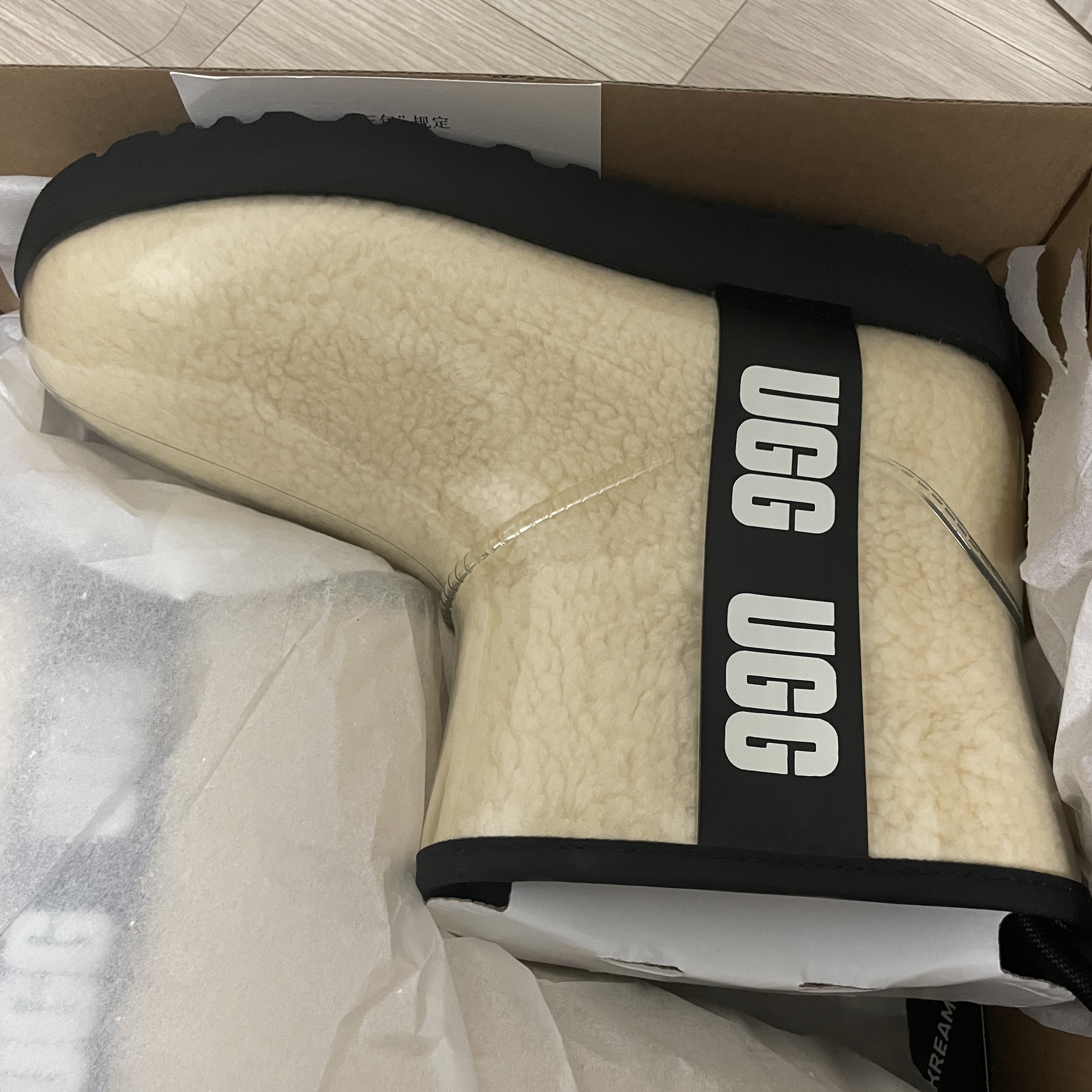 (W) UGG Classic Clear Mini Boots Natural Black 착용 스타일