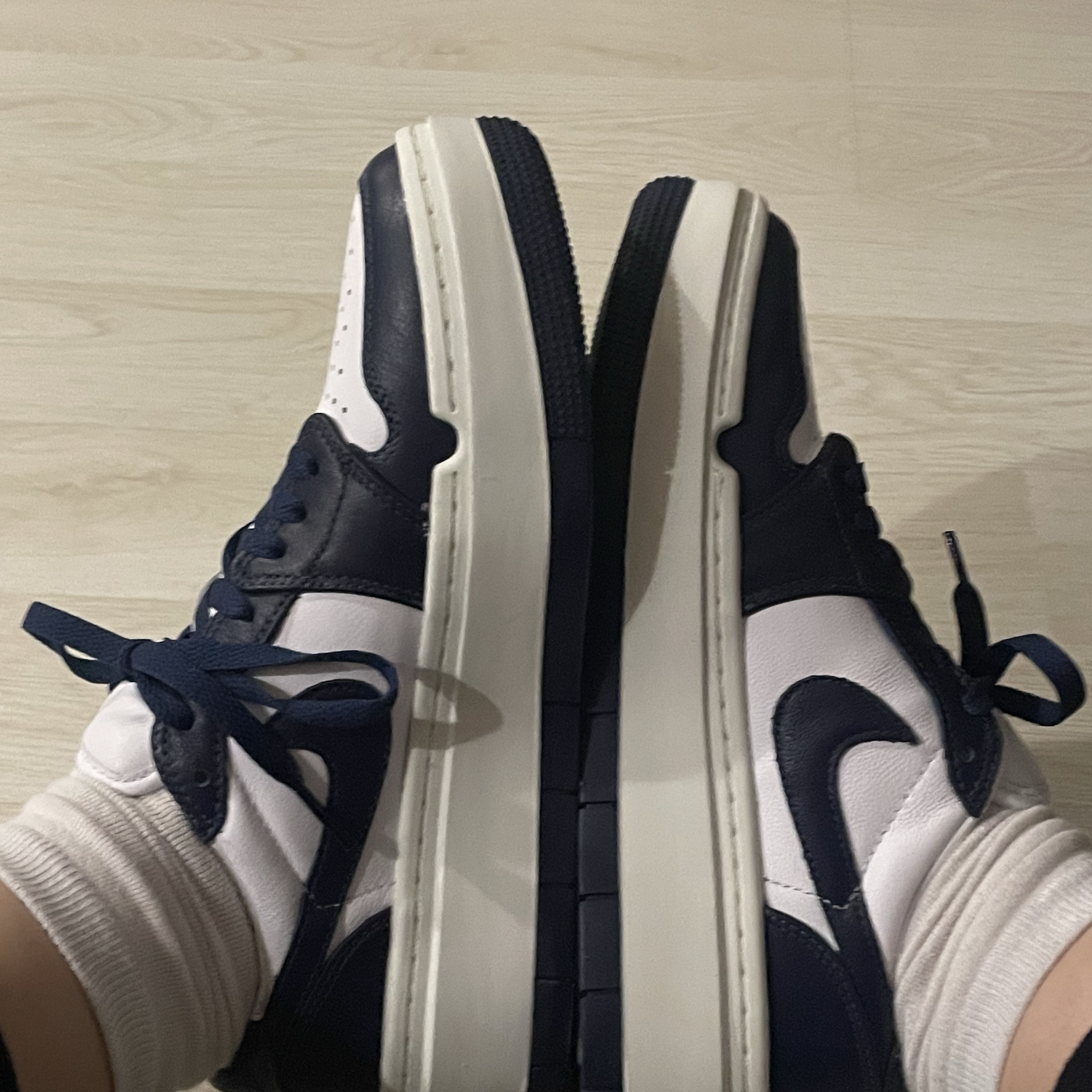 (W) Jordan 1 Elevate Low Midnight Navy 착용 스타일 - 2
