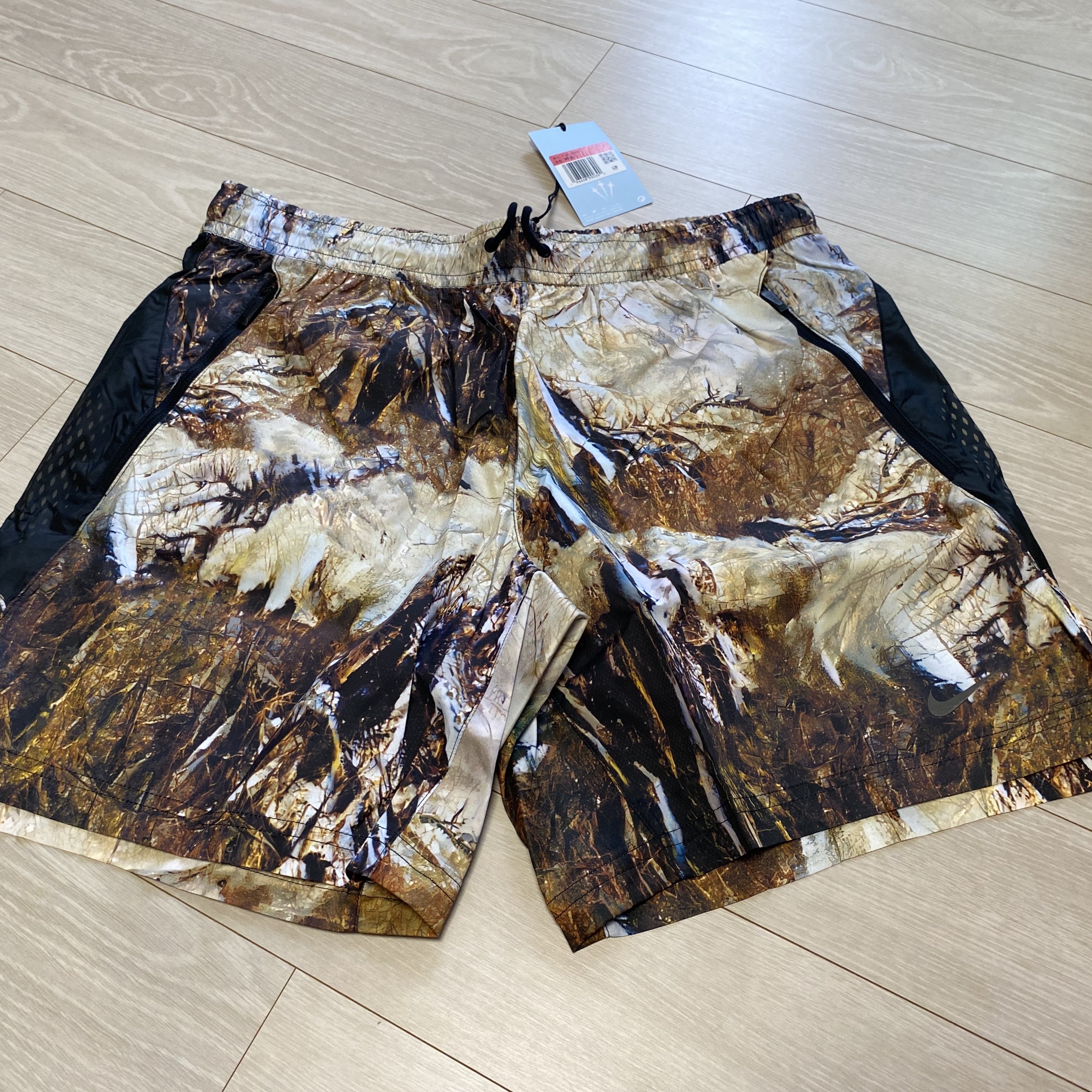 Nike x Drake Nocta NRG Running Shorts Camo (FJ3011-010) 착용 스타일 - 1