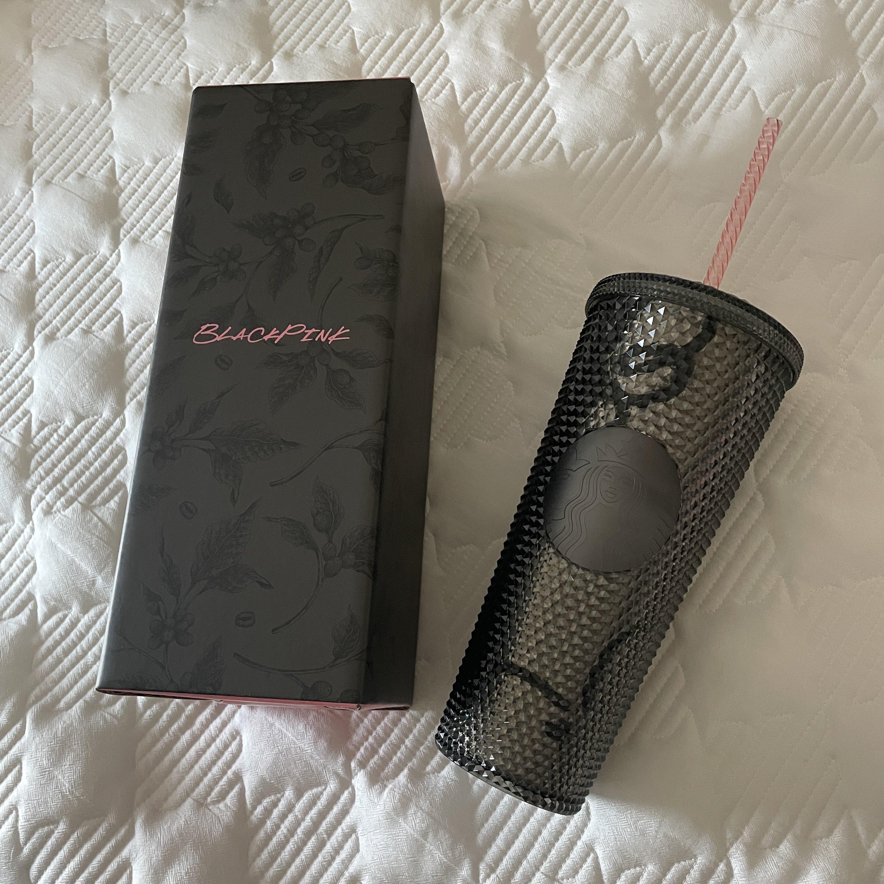 Starbucks x Blackpink Black Stud Cold Cup 710ml 착용 스타일