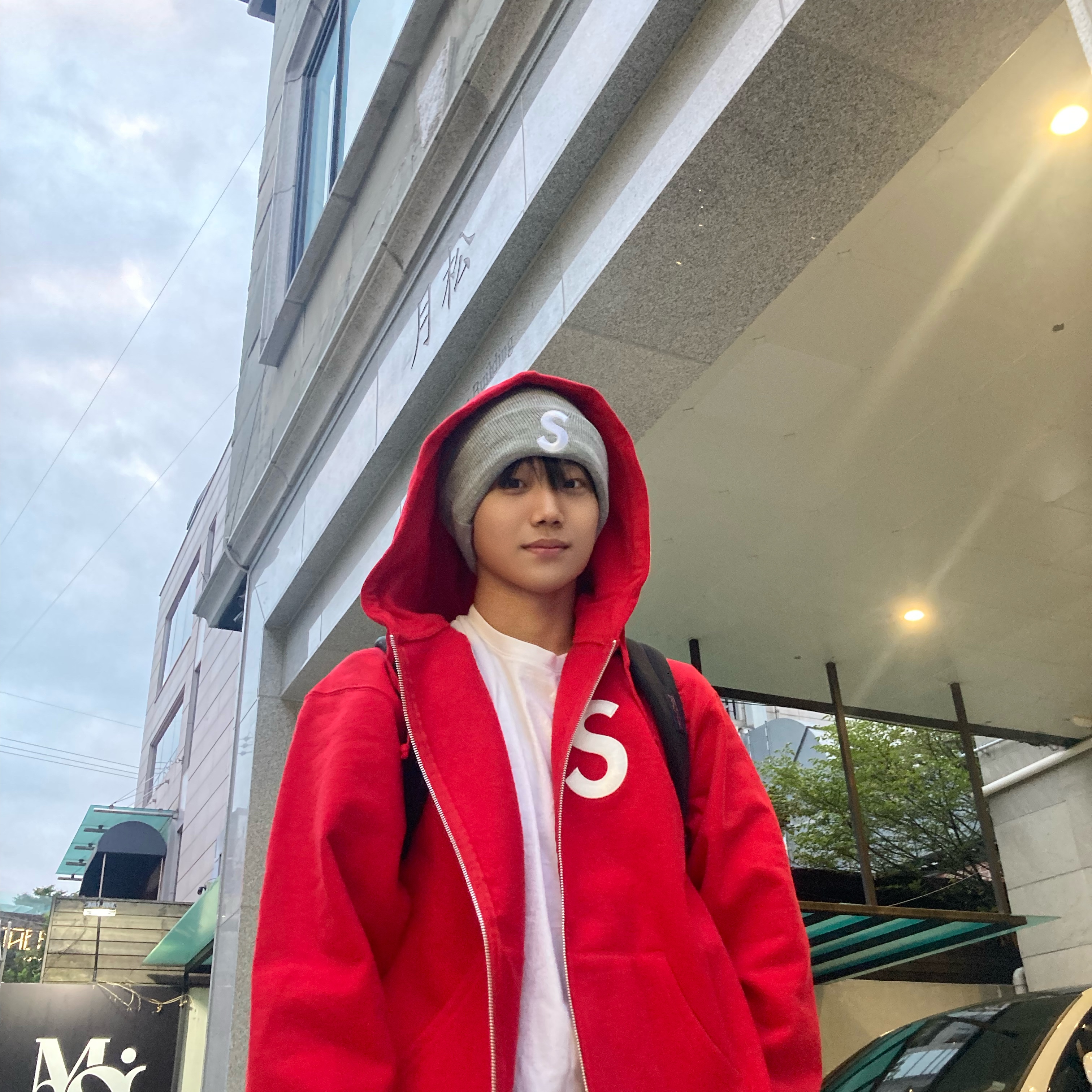 Supreme S Logo Zip Up Hooded Sweatshirt Red - 23FW, Supreme New Era S Logo Beanie Heather Grey - 23FW 착용 스타일
