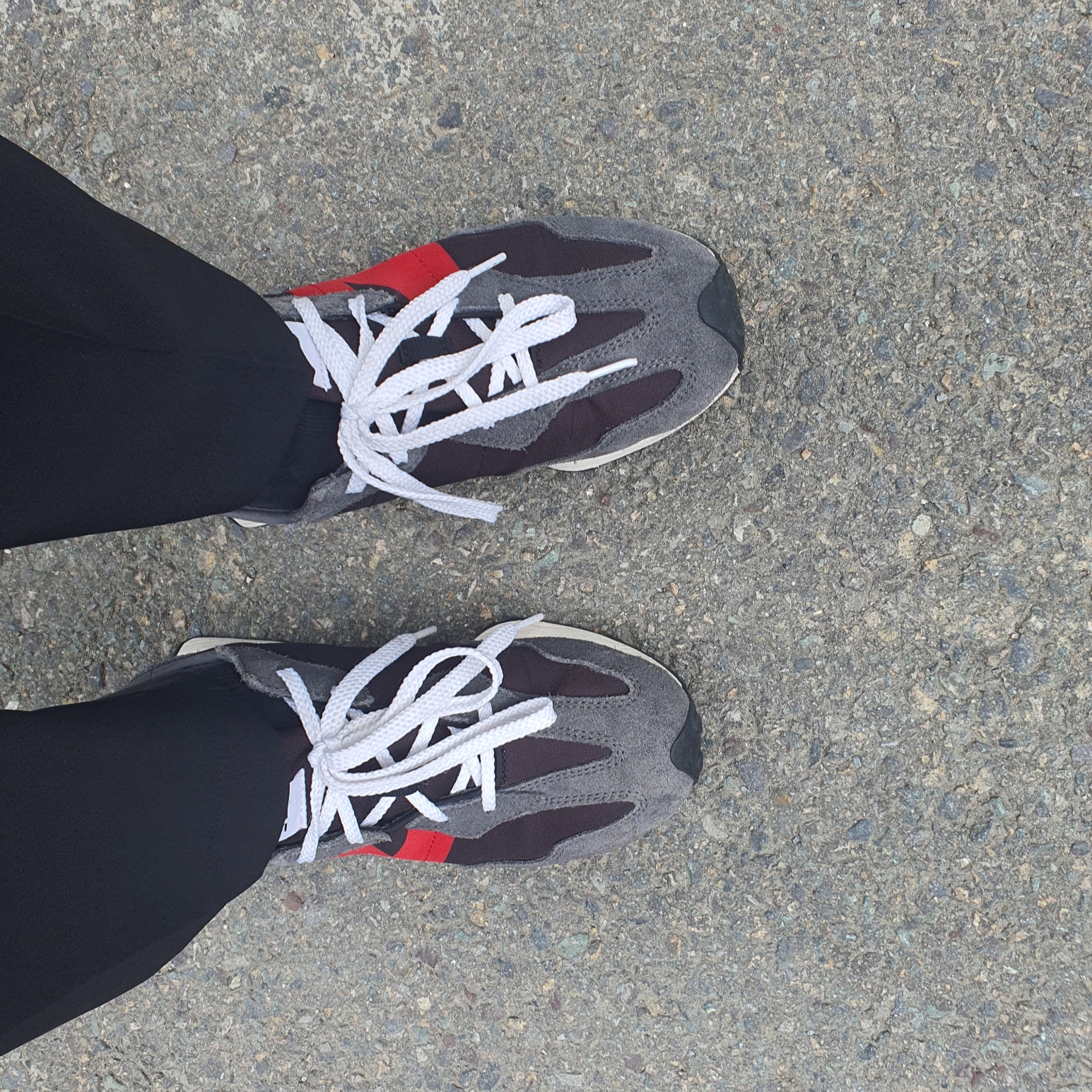 New Balance 327 Magnet Team Red 착용 스타일 - 2