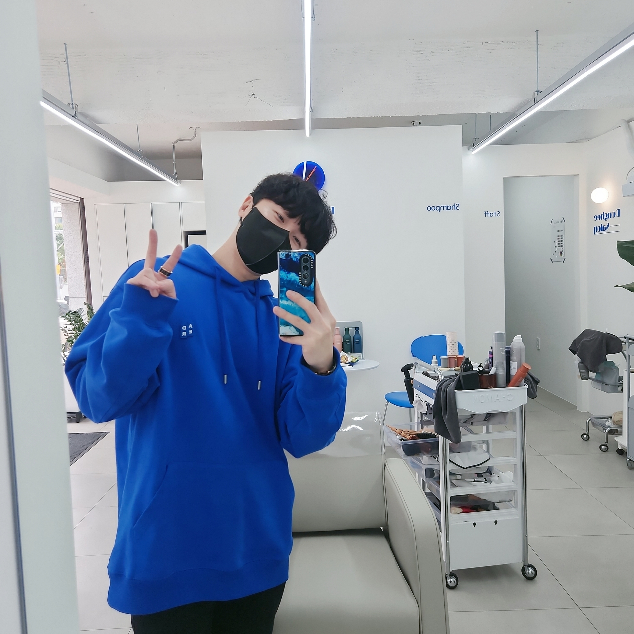 Ader Error Sig; TRS Tag Hoodie 01 Z-Blue 착용 스타일