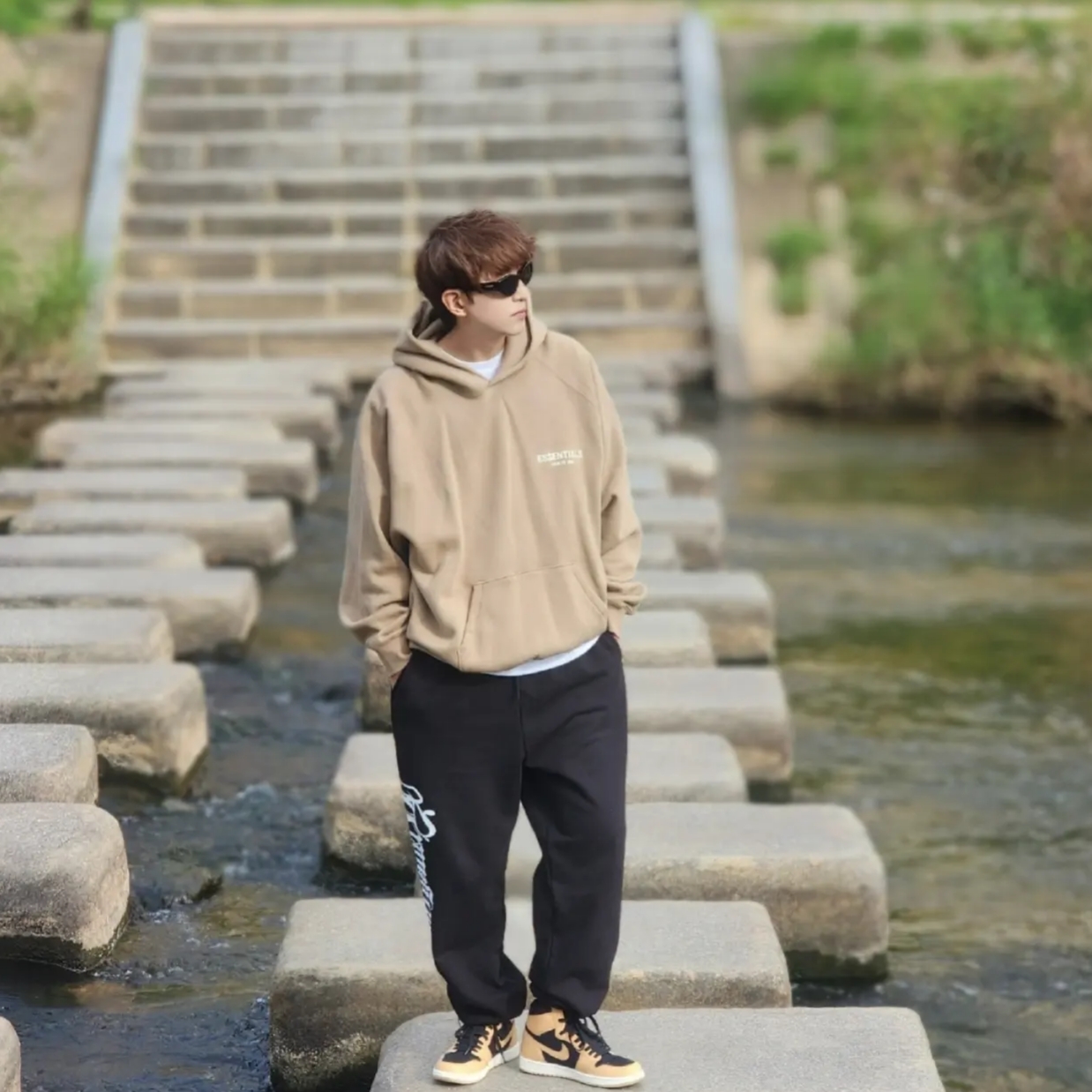 Essentials Hoodie Oak - 22SS, Jordan 1 Retro High OG Vachetta Tan 착용 스타일 - 7