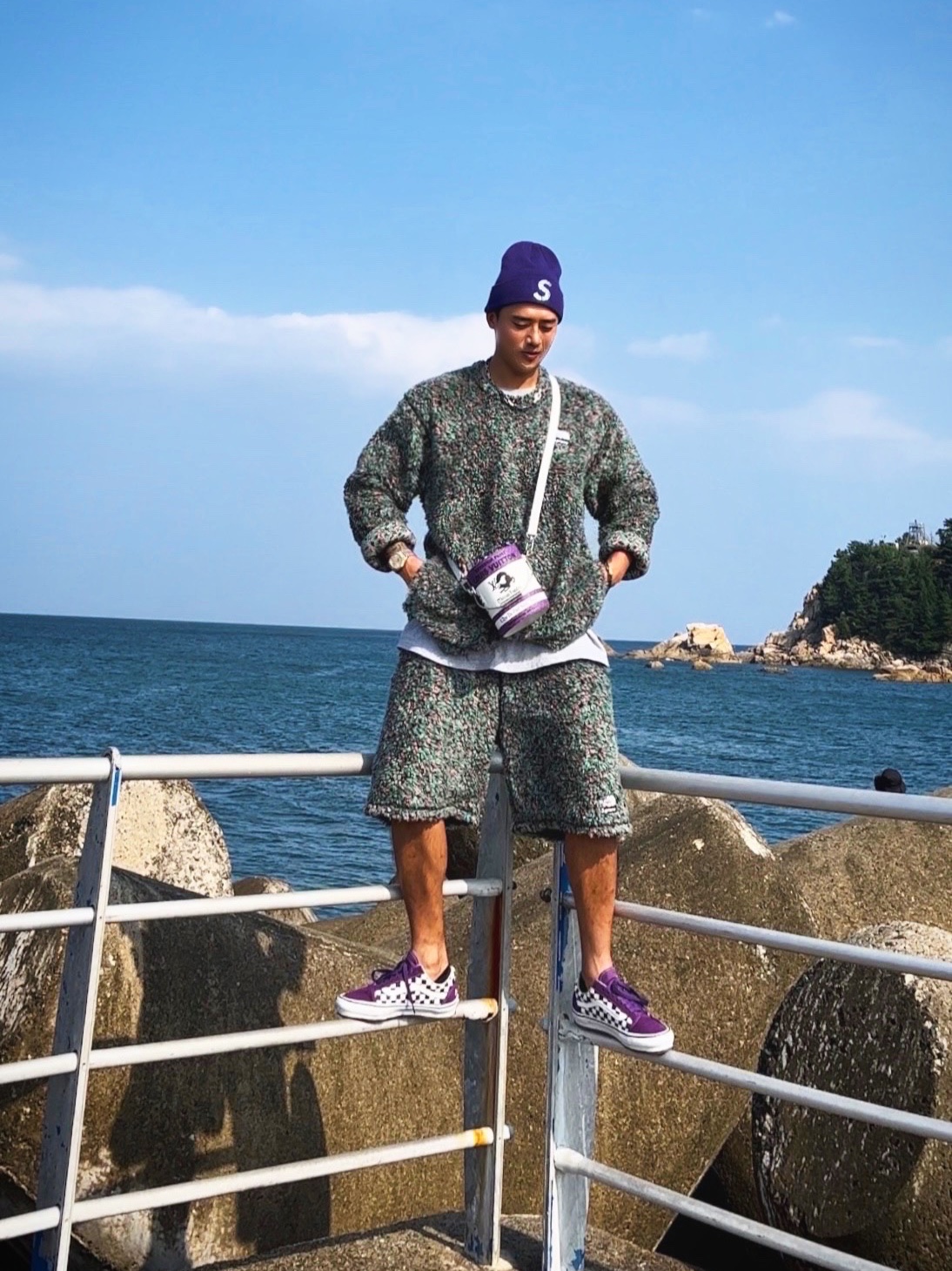 Supreme New Era Swarovski S Logo Beanie Purple - 21SS, Vans x Supreme x Swarovski Old Skool Purple 착용 스타일 - 4