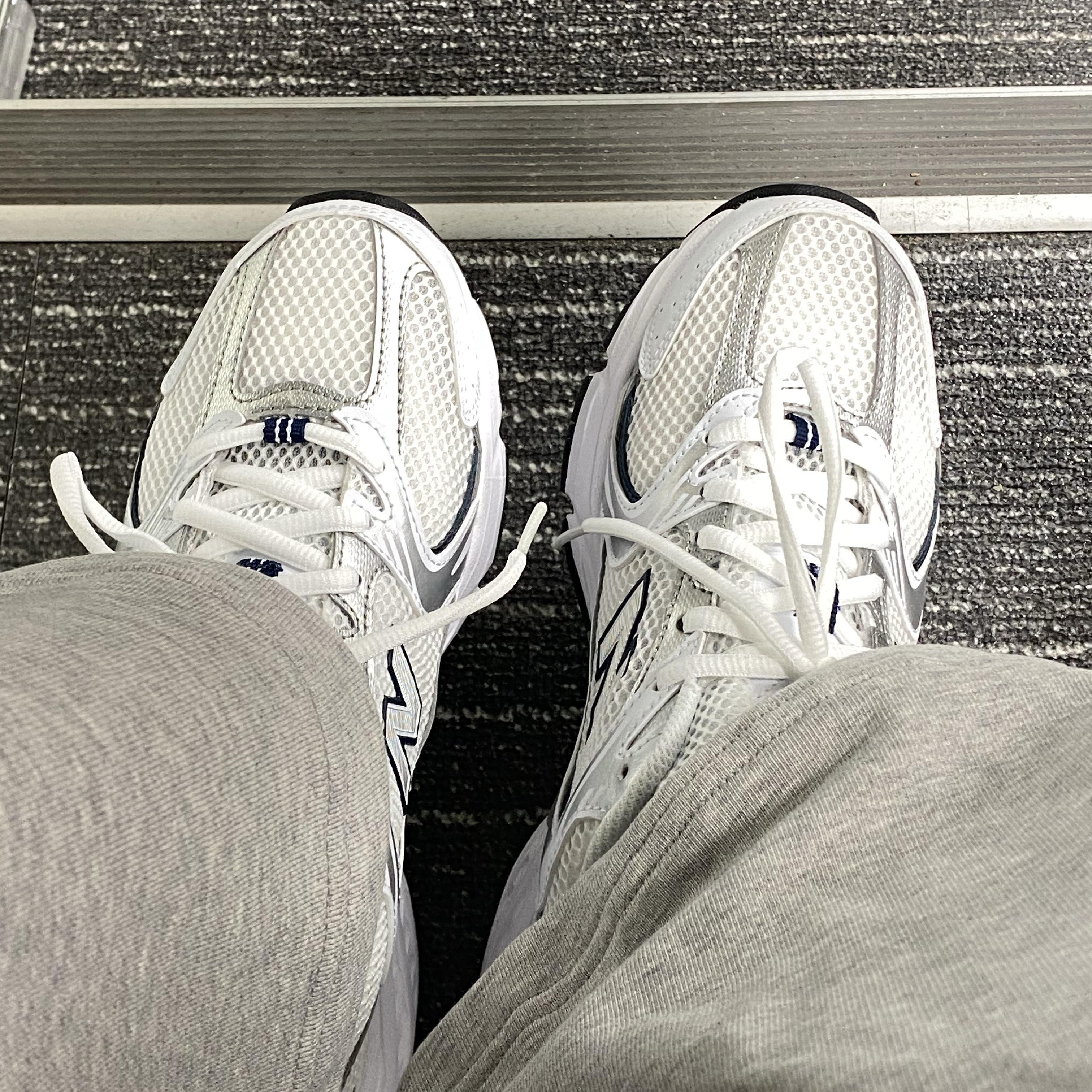 New Balance 530 White 착용 스타일