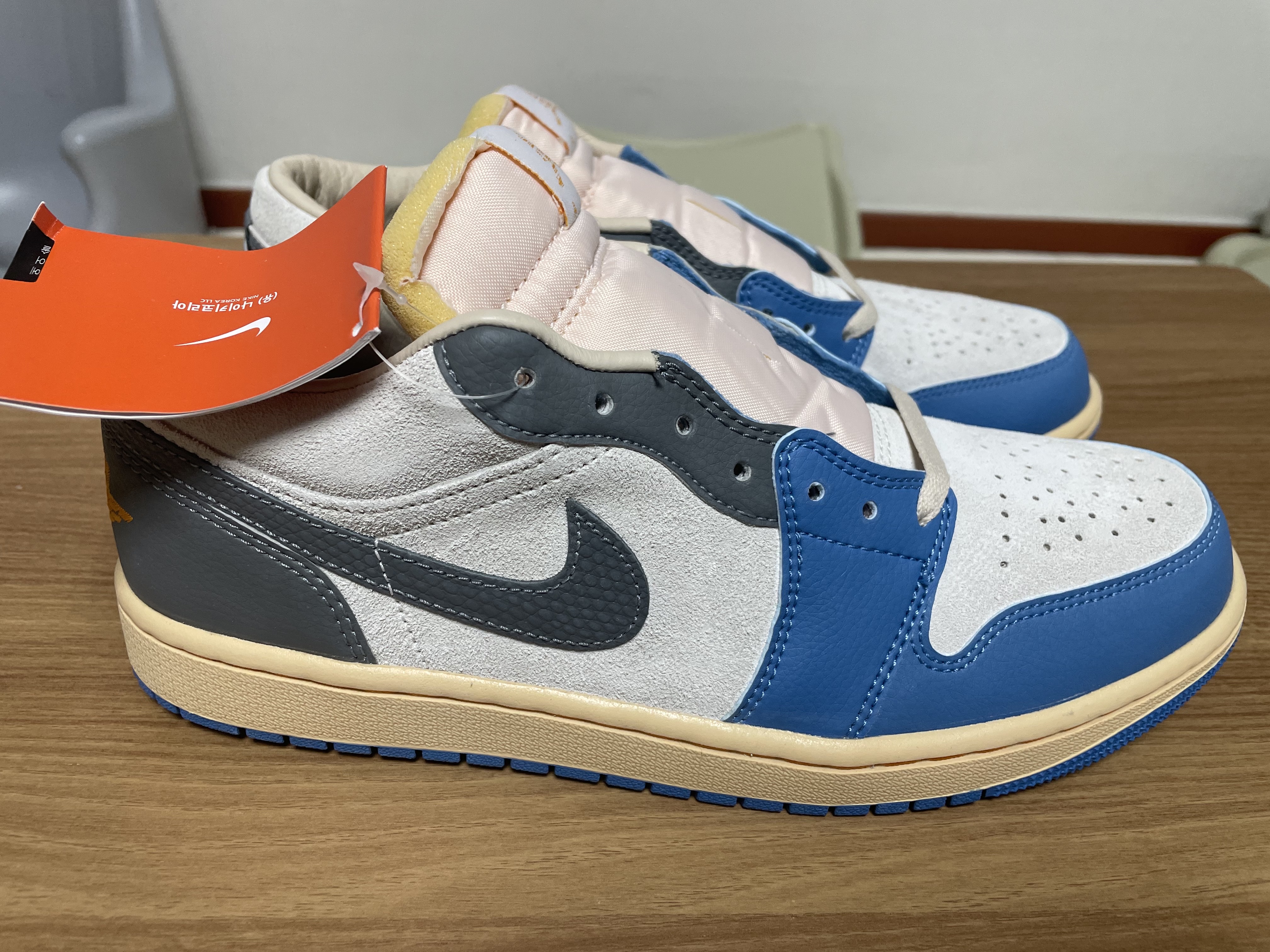 Jordan 1 Low SE Tokyo 96 착용 스타일 - 1