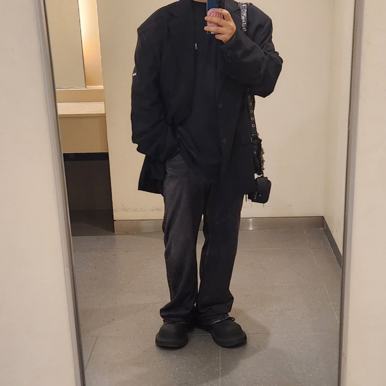 Balenciaga Skater Tailored Jacket Black 착용 스타일