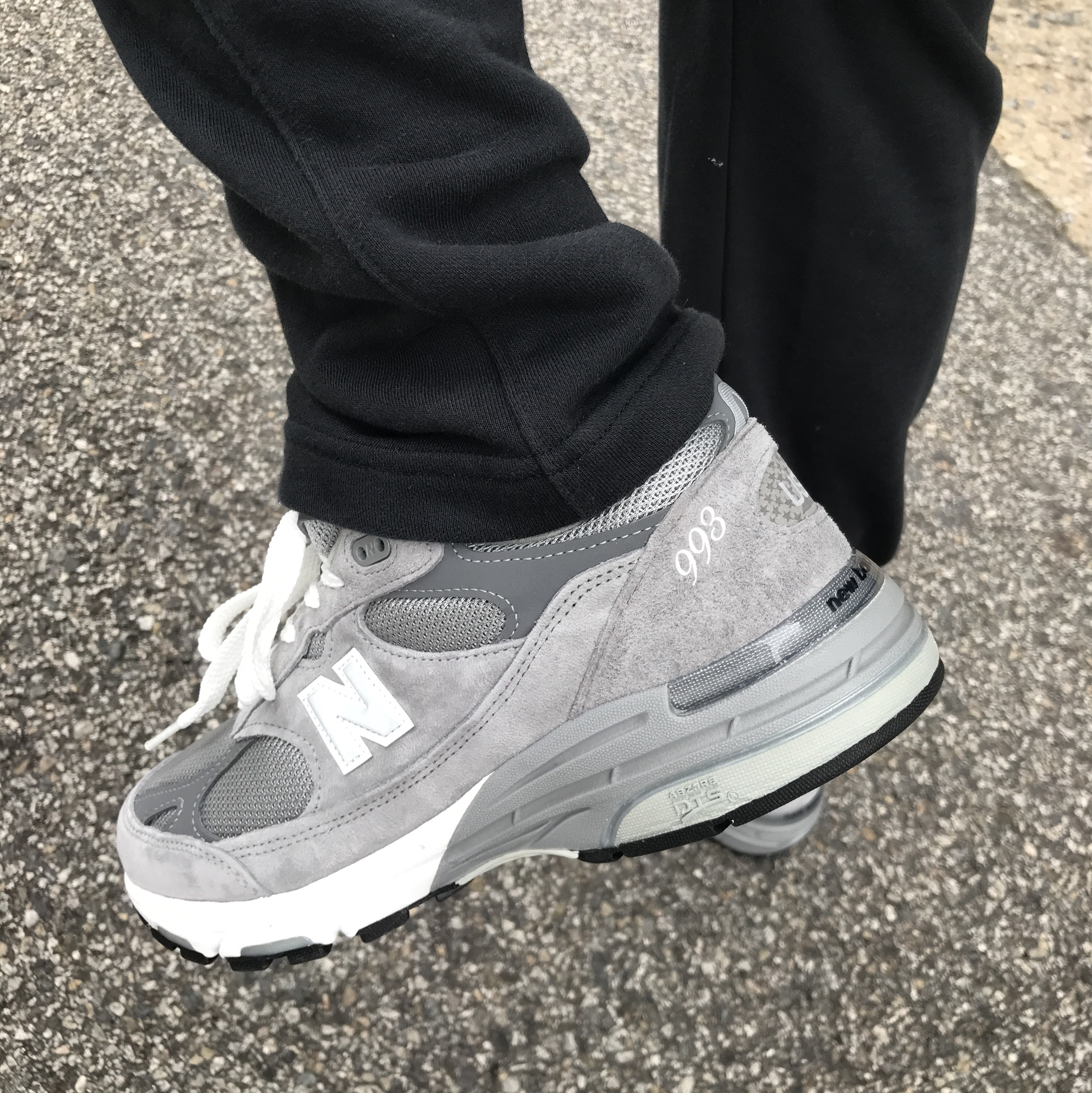 New Balance 993 Made in USA Grey - D Standard 착용 스타일 - 2