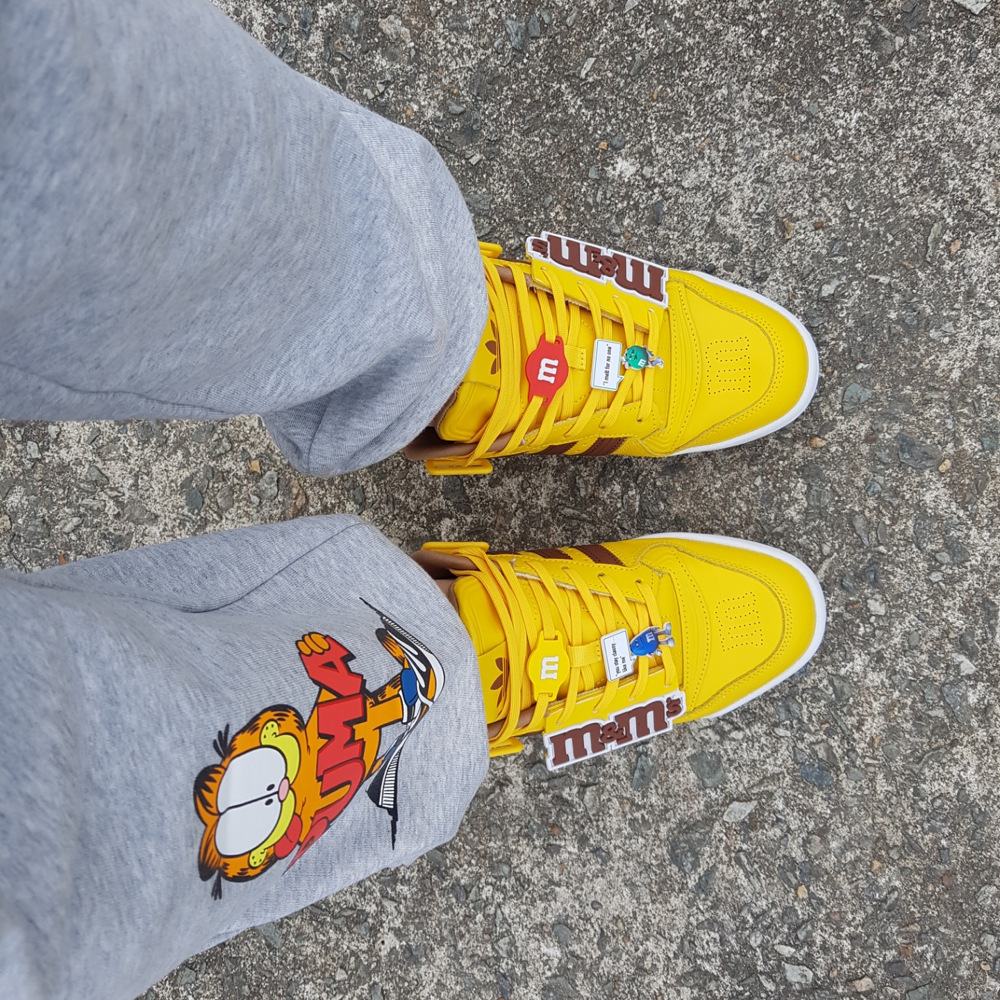 Adidas x M&Ms Forum 84 Low Yellow 착용 스타일