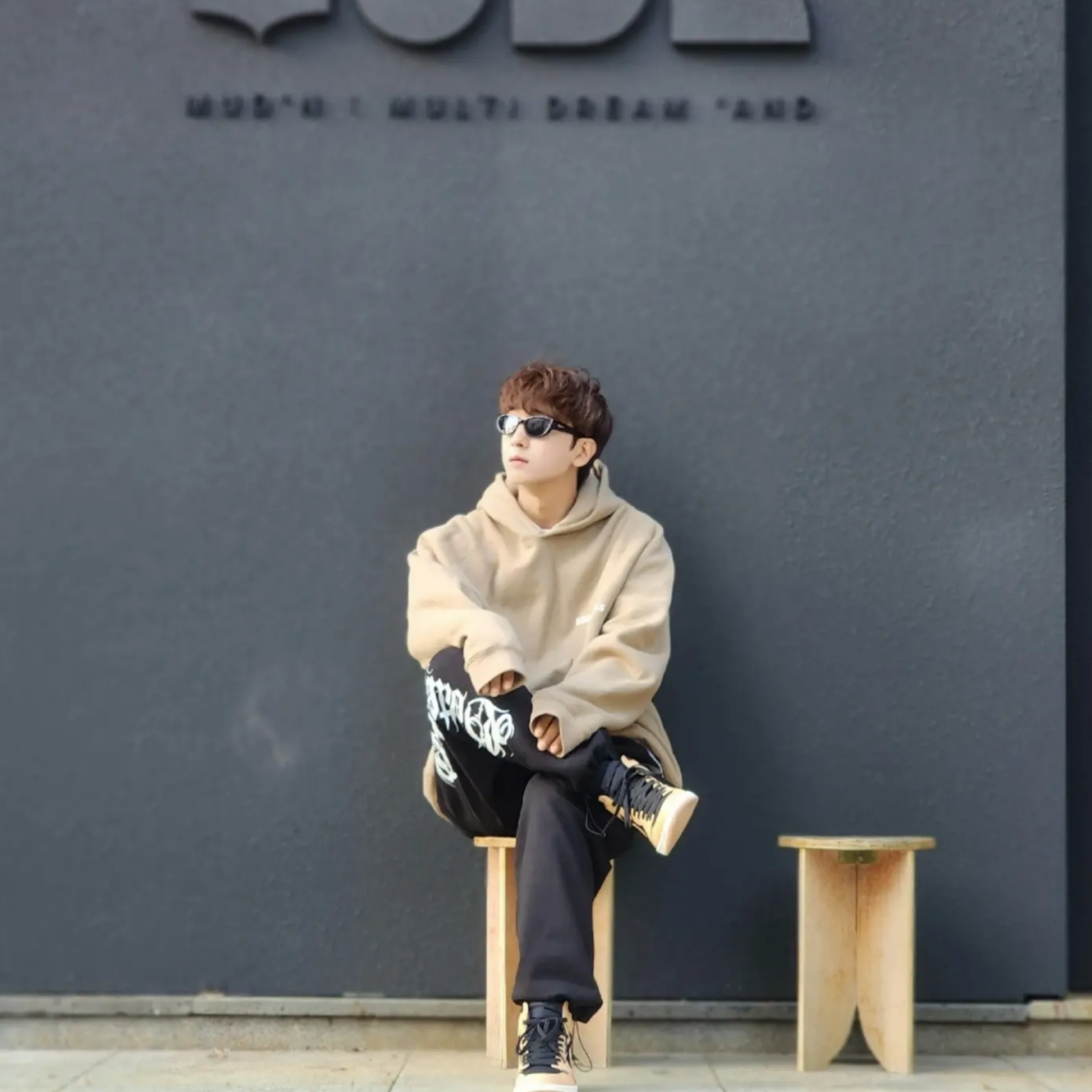 Essentials Hoodie Oak - 22SS, Jordan 1 Retro High OG Vachetta Tan 착용 스타일 - 9
