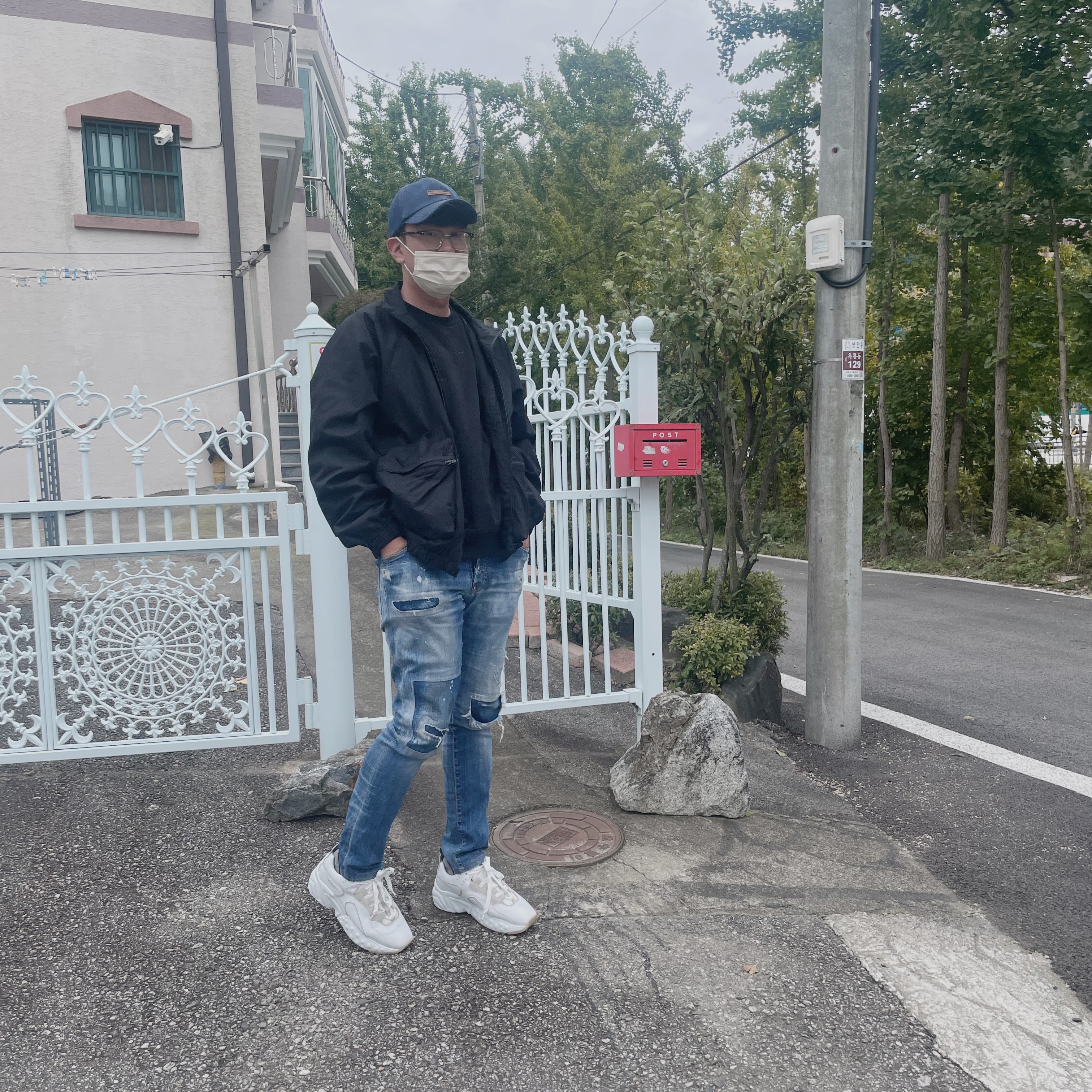 Acne Studios Rockaway Leather Sneakers White - 20FW/21SS, Supreme Raglan Utility Jacket Black - 23SS 착용 스타일 - 2