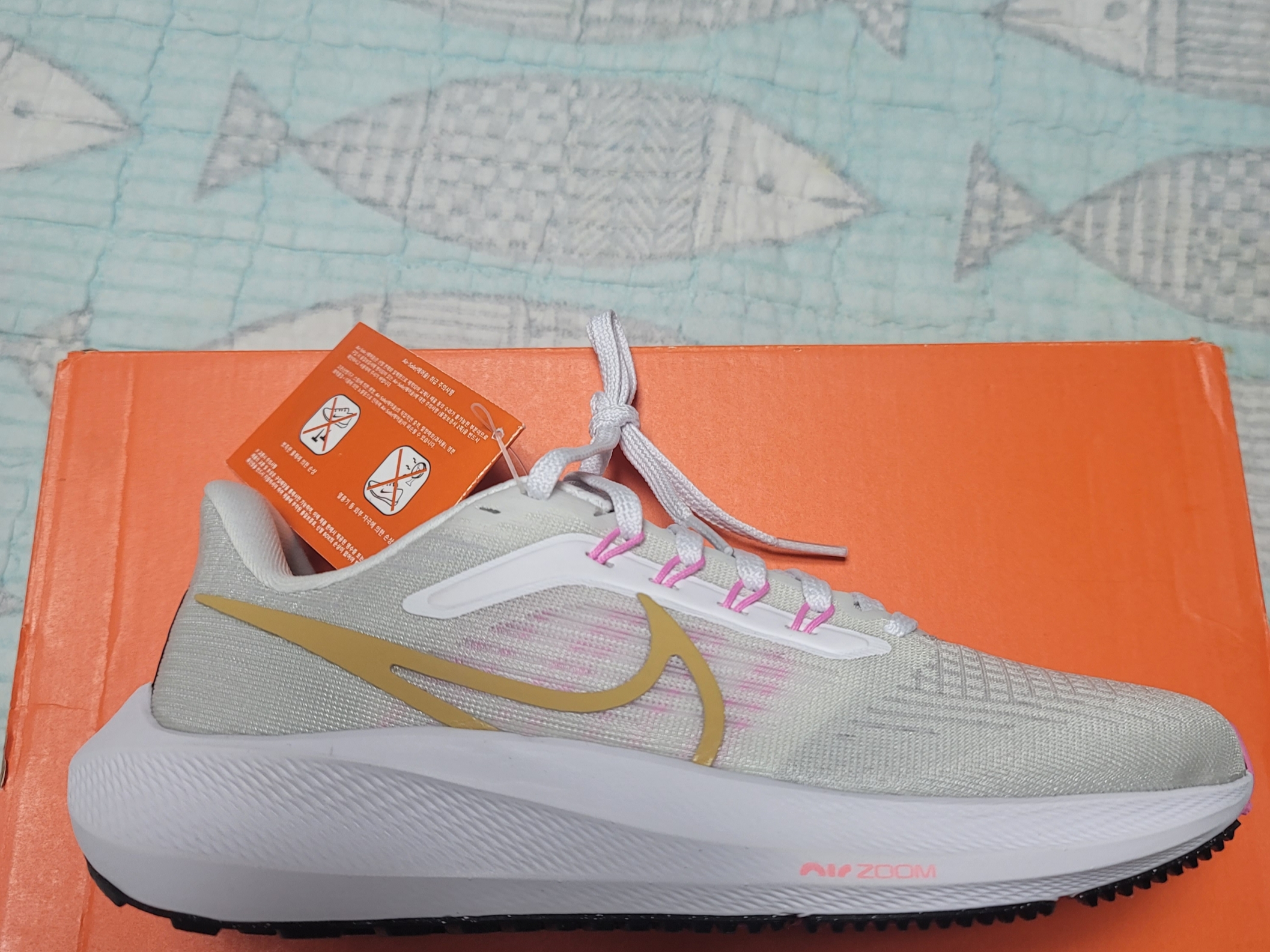 (W) Nike Air Zoom Pegasus 39 White Wheat Gold 착용 스타일