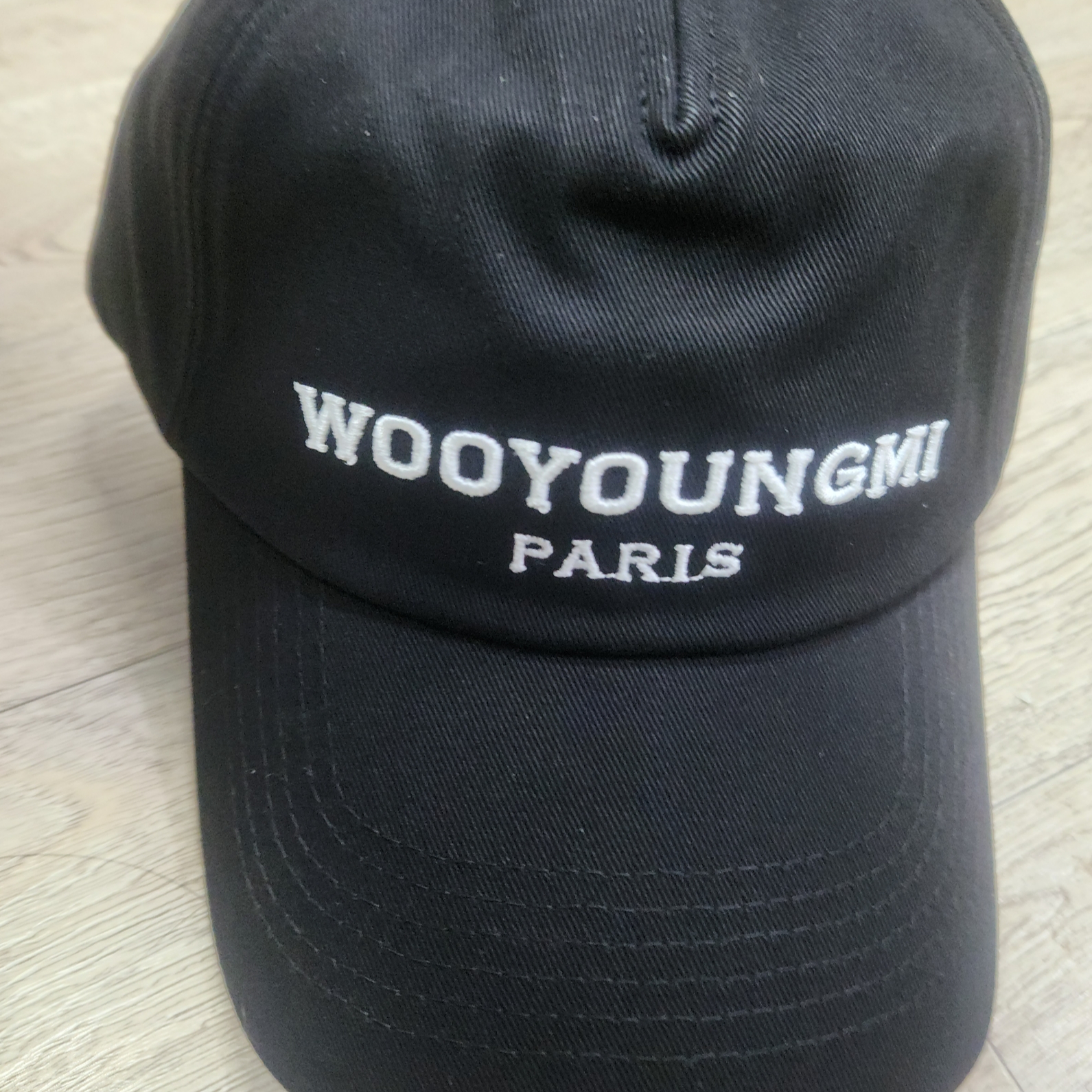 Wooyoungmi Embroidered Ball Cap Black 착용 스타일 - 1