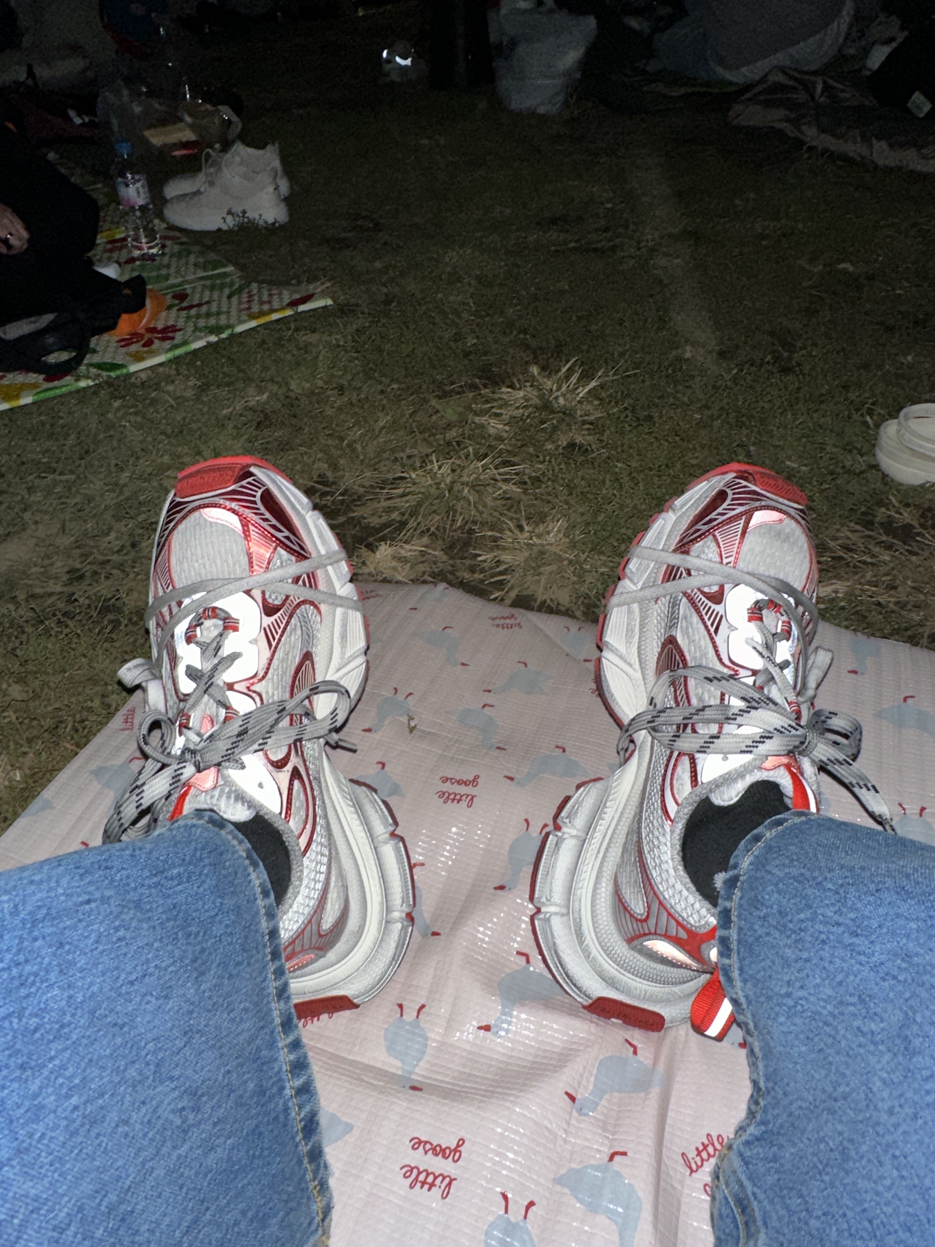Balenciaga 3XL Sneakers White Red 착용 스타일 - 2