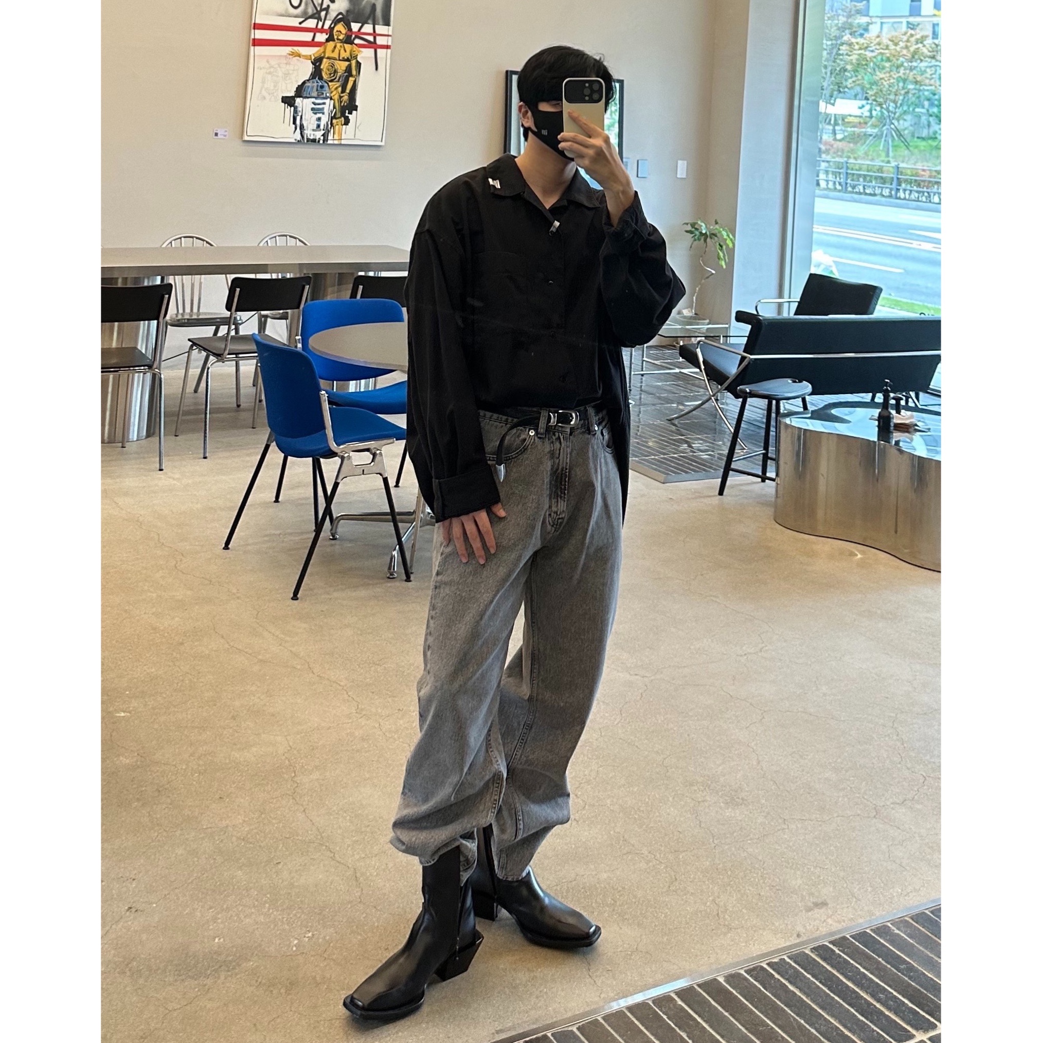 Our Legacy Third Cut Superbleach Black Denim, Maison Mihara Yasuhiro Instrumental Long Sleeve Oxford Shirt Black 착용 스타일 - 2