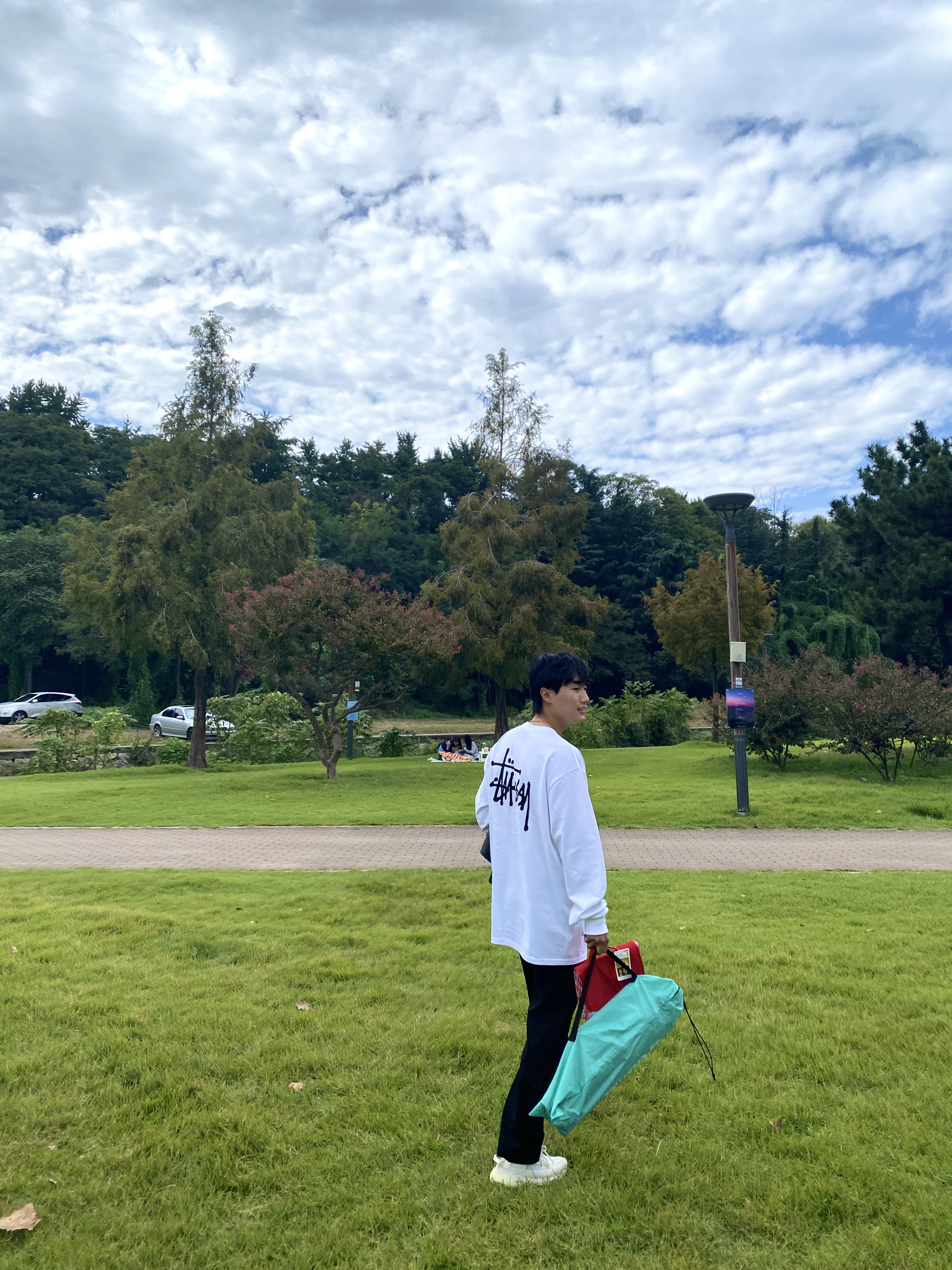 Stussy Basic Stussy LS T-Shirt White 2023, Adidas Yeezy Boost 350 V2 Bone 착용 스타일