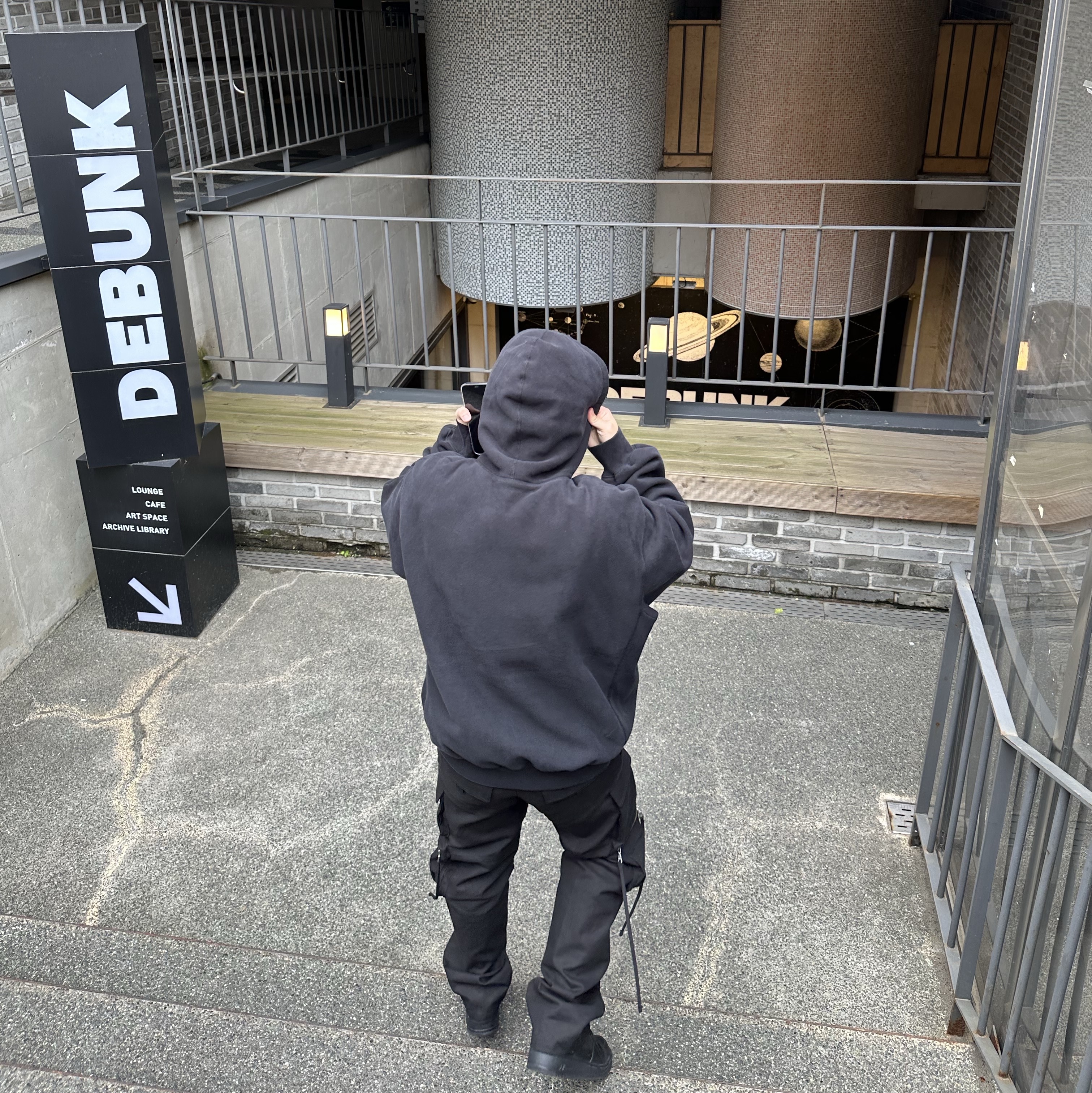 Undermycar Bombyx Multi Cargo Double Zip Pants Raven - 23SS, Supreme Varsity Hooded Sweatshirt Black - 23FW 착용 스타일