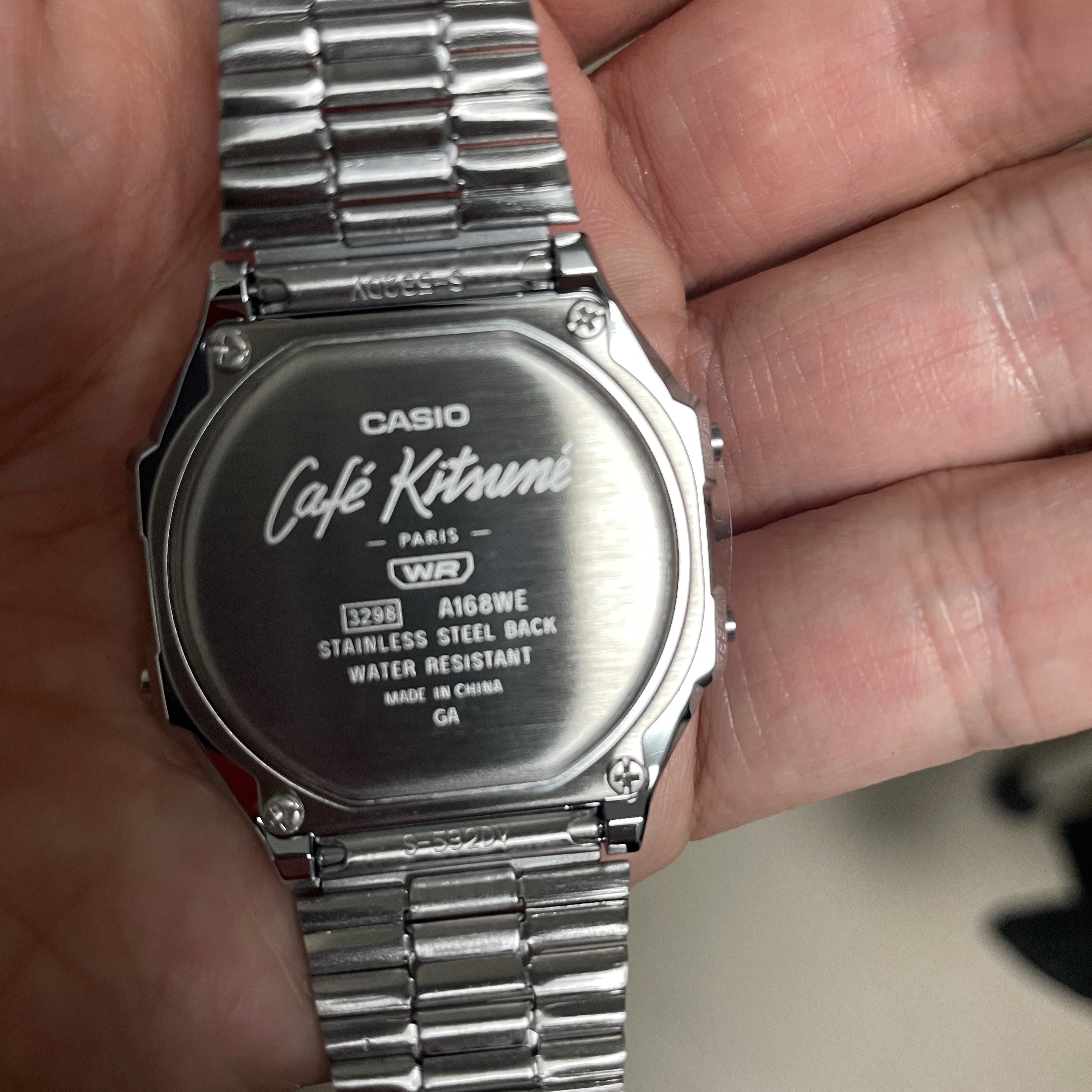 Casio x Maison Kitsune Cafe A168WECK-7A 착용 스타일 - 2