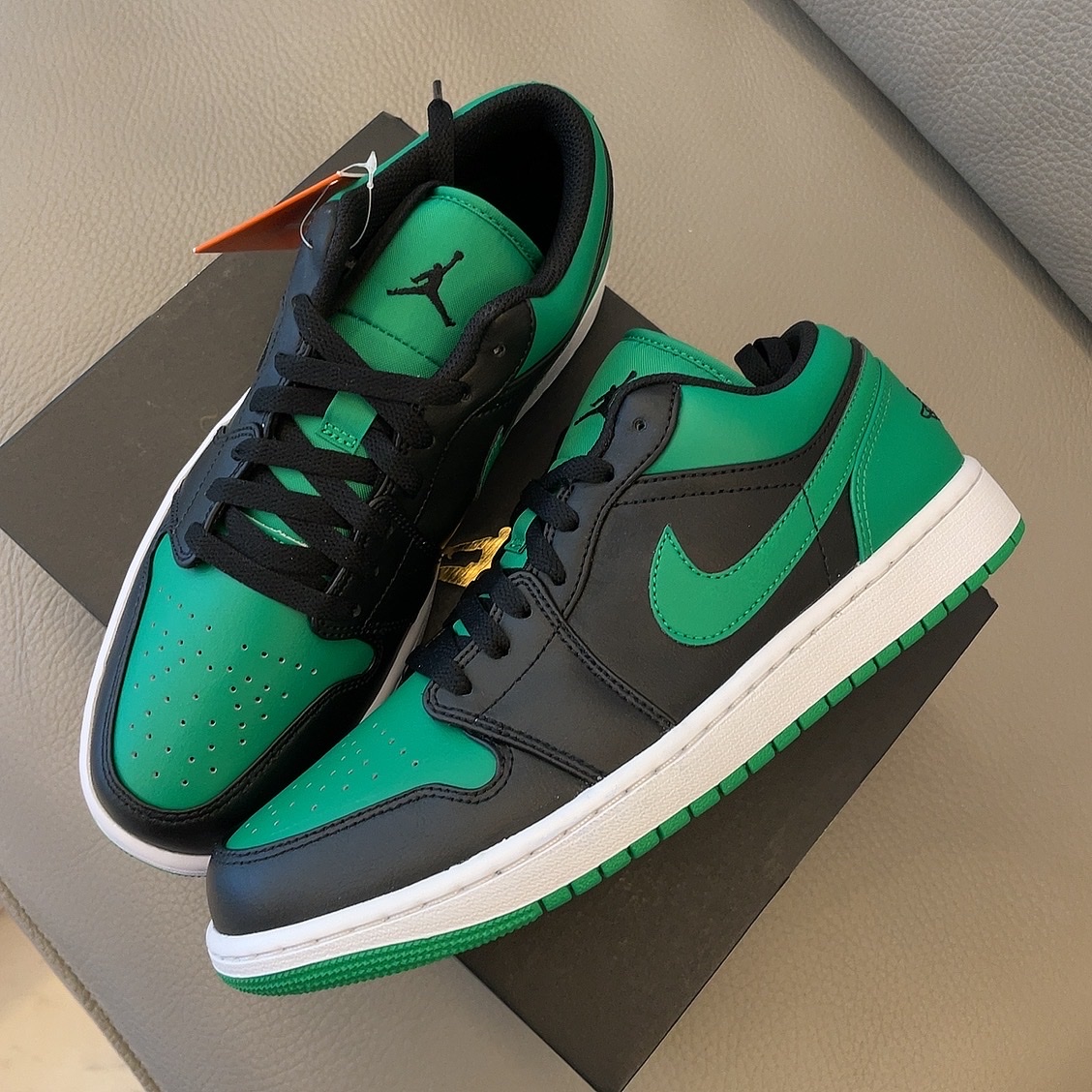 Jordan 1 Low Lucky Green 착용 스타일 - 2