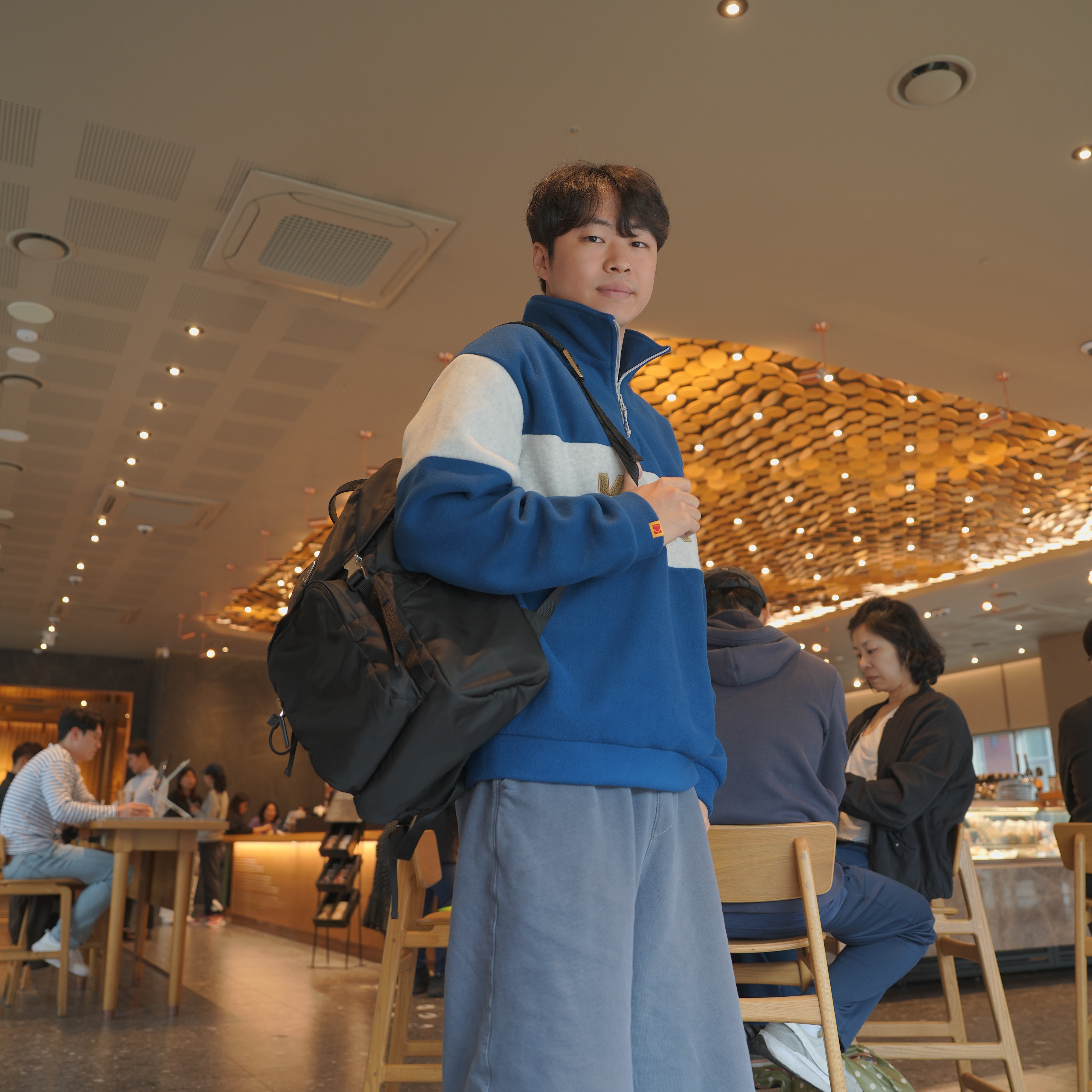Prada Re-Nylon and Saffiano Leather Backpack Black 착용 스타일 - 4