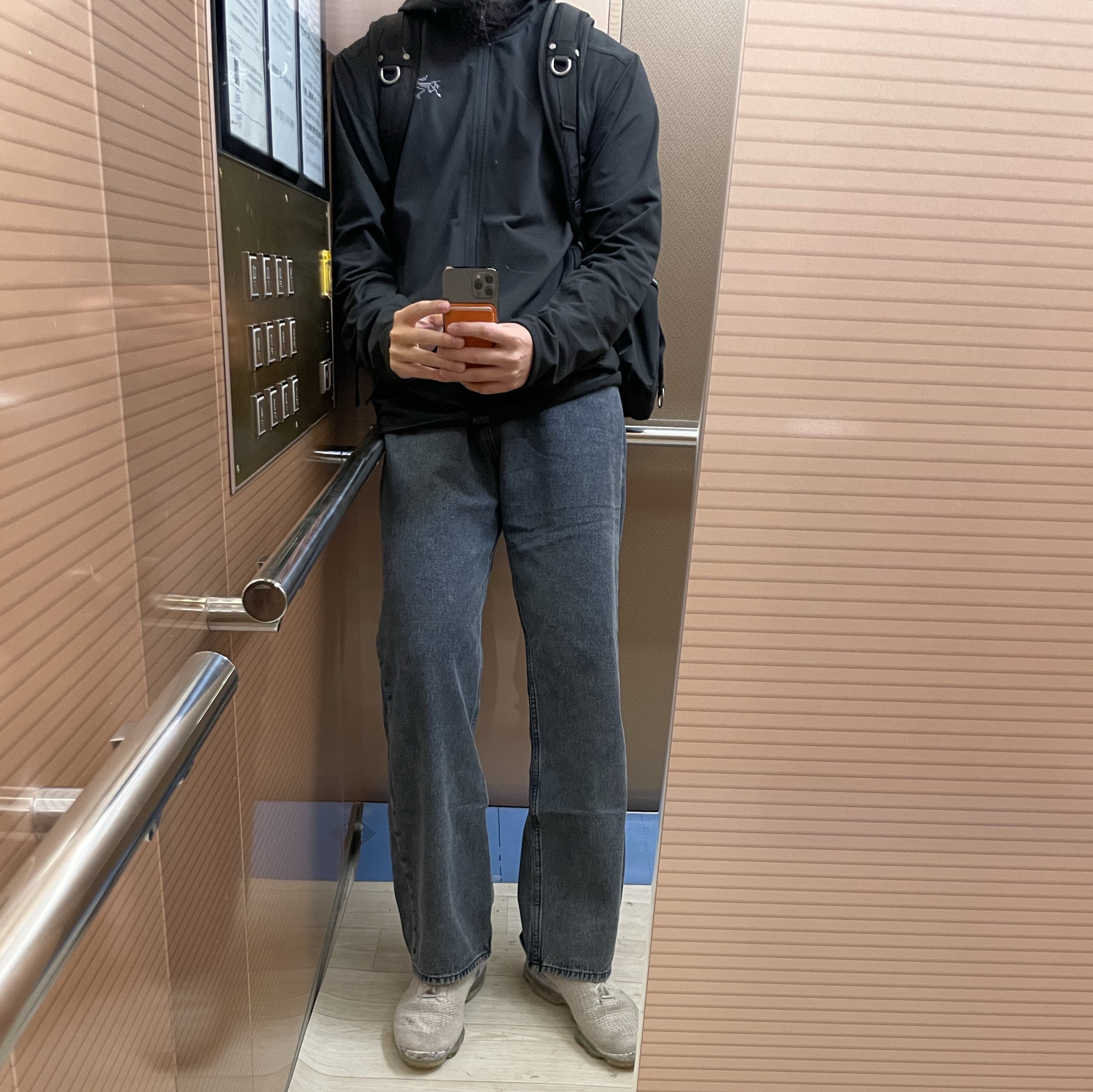 Arc'teryx Kyanite Lightweight Hoody Hoody Black 착용 스타일