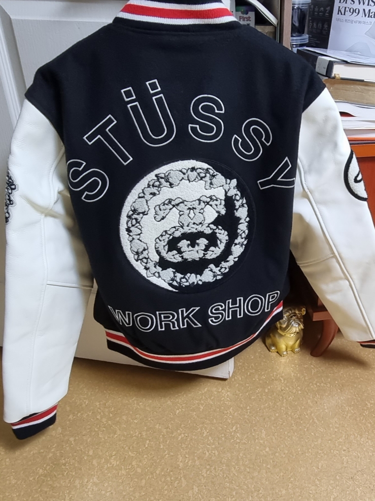 Stussy x Our Legacy x Denim Tears TTL Varsity Jacket Black 착용 스타일 - 1