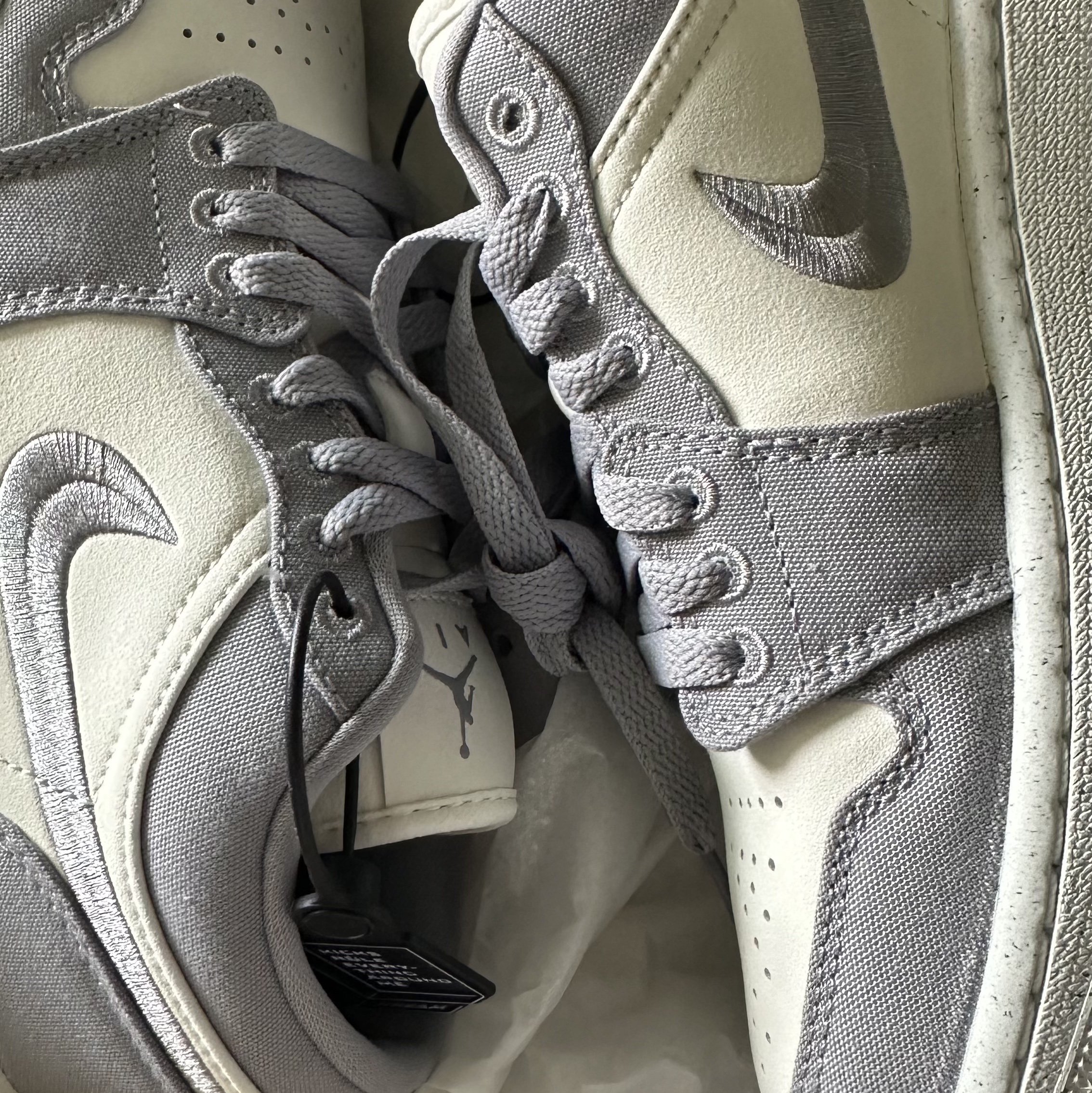 (W) Jordan 1 Low SE Light Steel Grey 착용 스타일