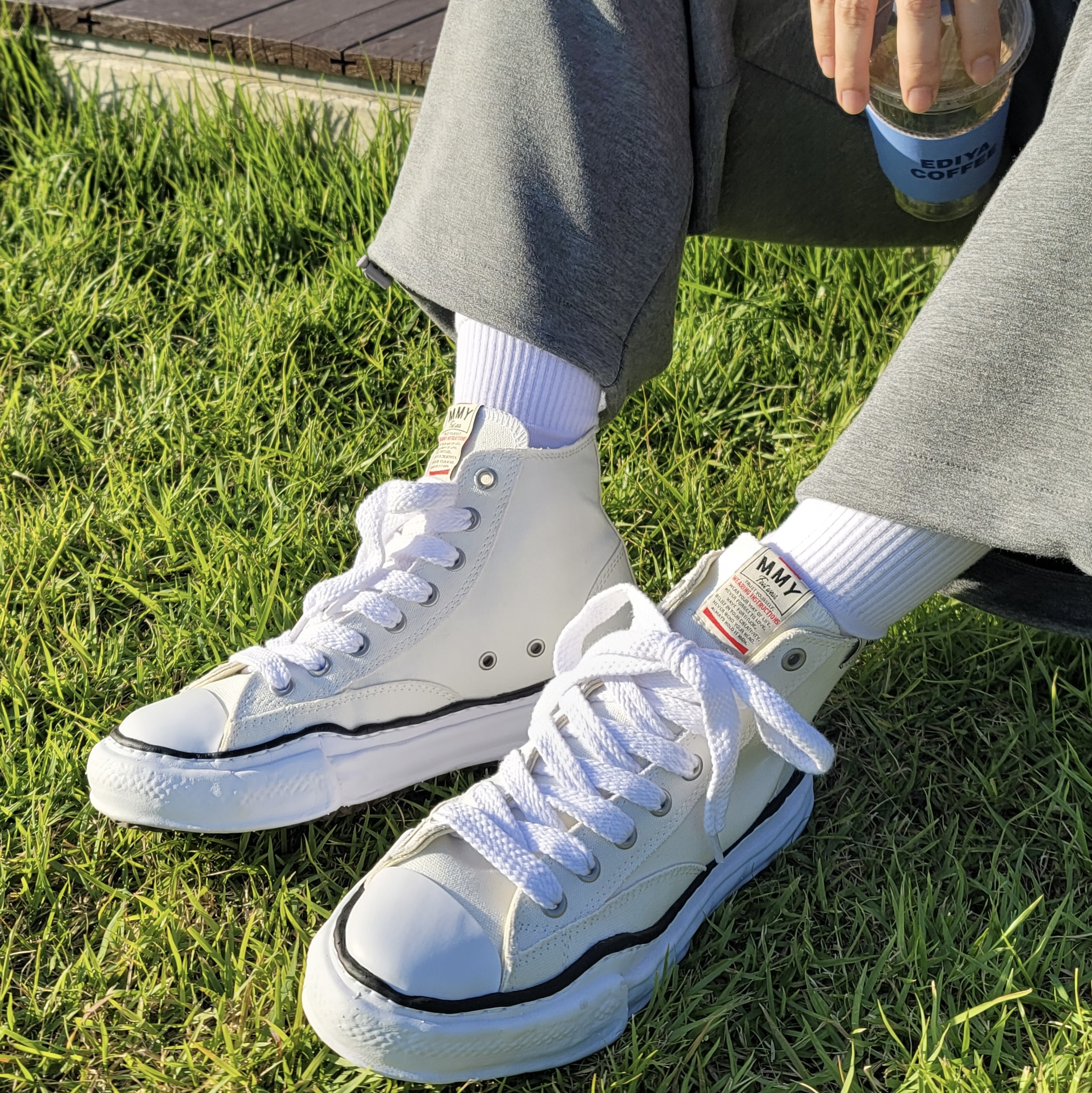 Maison Mihara Yasuhiro Peterson23 OG Sole Canvas High-top Sneakers White 착용 스타일 - 2