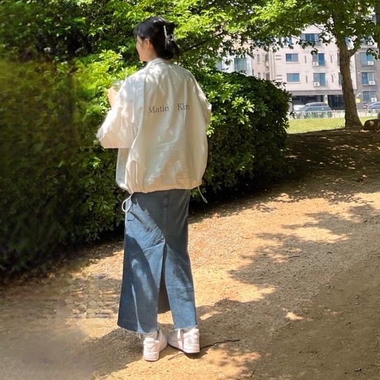 (W) Nike Air Force 1 '07 Low White, (W) Matin Kim Logo Coating Jumper Ivory 착용 스타일 - 2