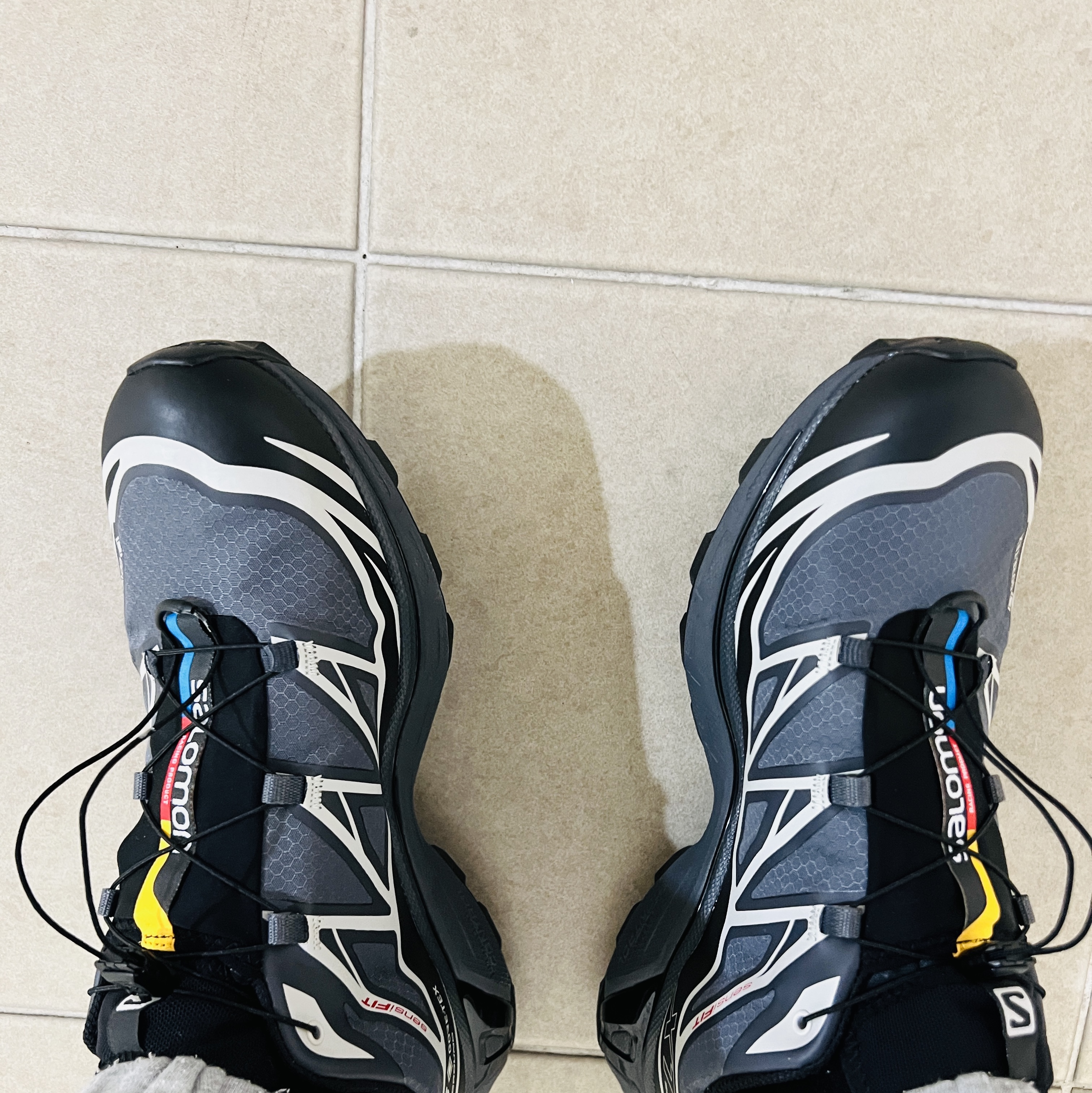 Salomon XT-6 Gore-Tex Black Ebony 착용 스타일