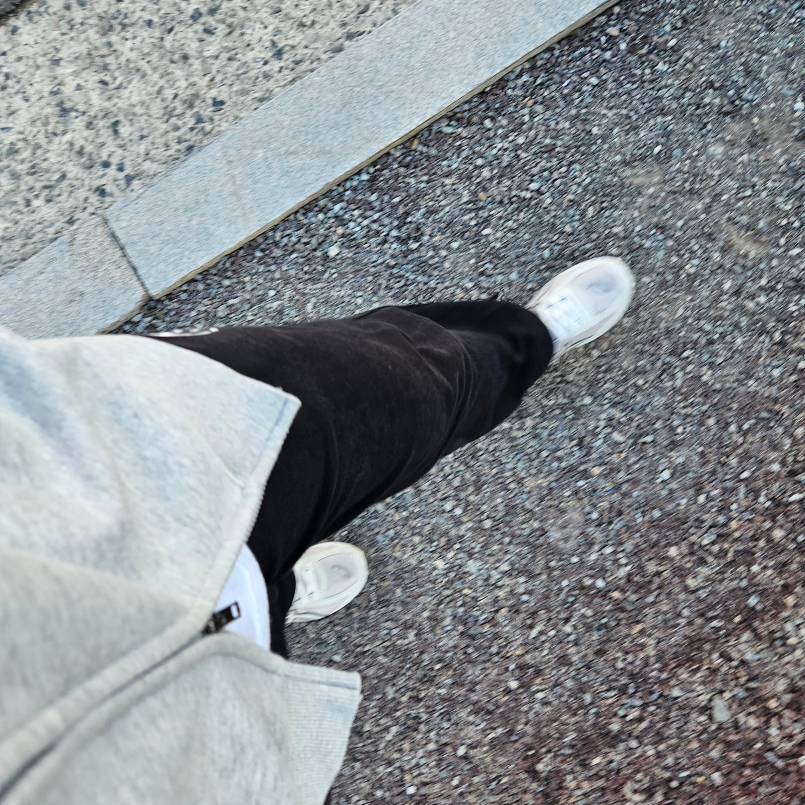 Asics Jog 100 S Birch - 2E Wide 착용 스타일