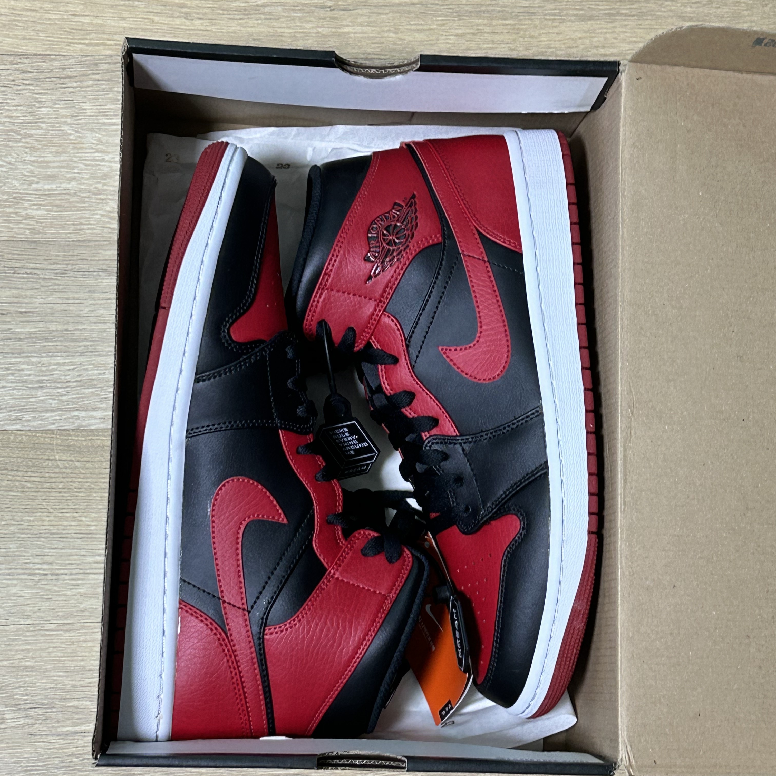 Jordan 1 Mid Bred Banned 2020 착용 스타일