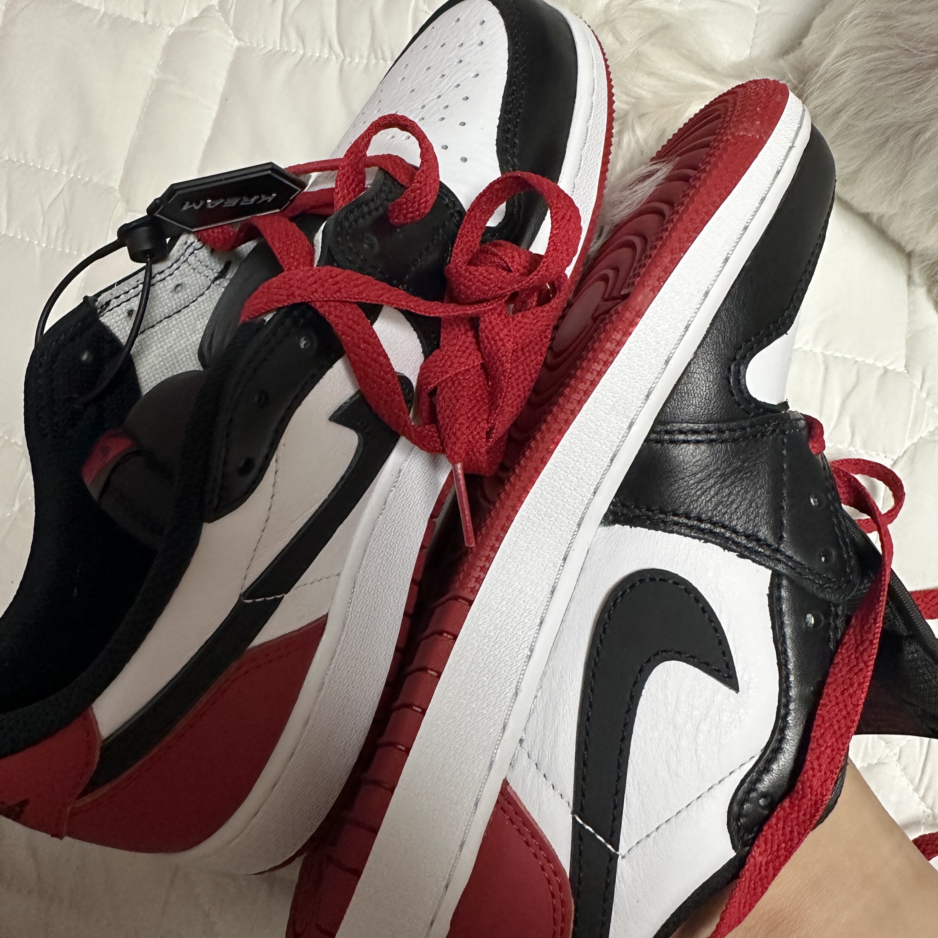 (GS) Jordan 1 Retro Low OG Black Toe 착용 스타일 - 3