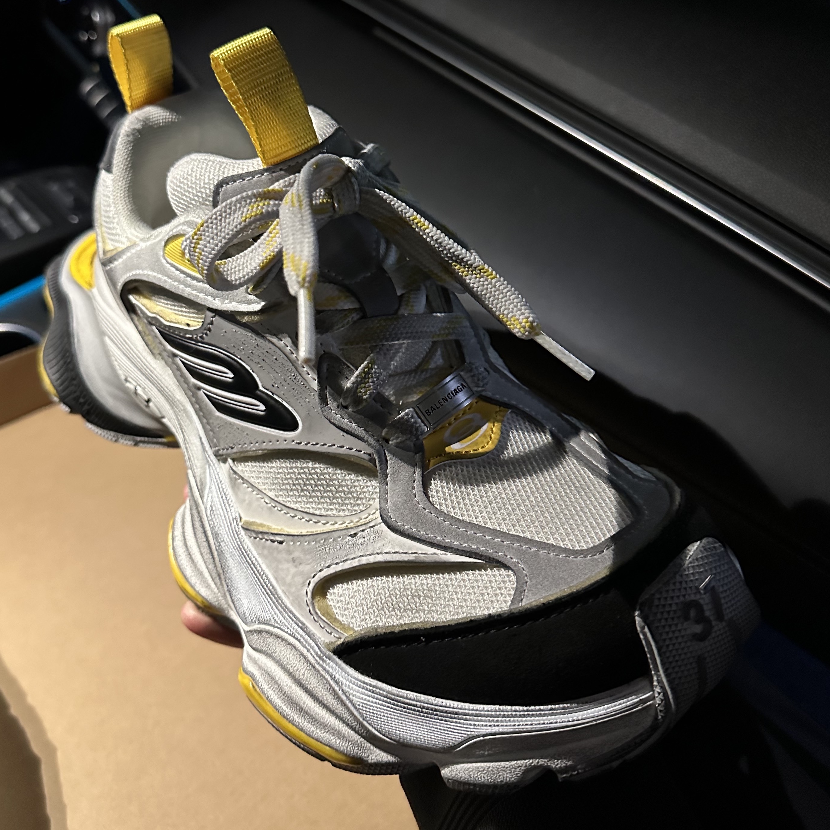 (W) Balenciaga Cargo Sneakers Grey Black Yellow 착용 스타일 - 2