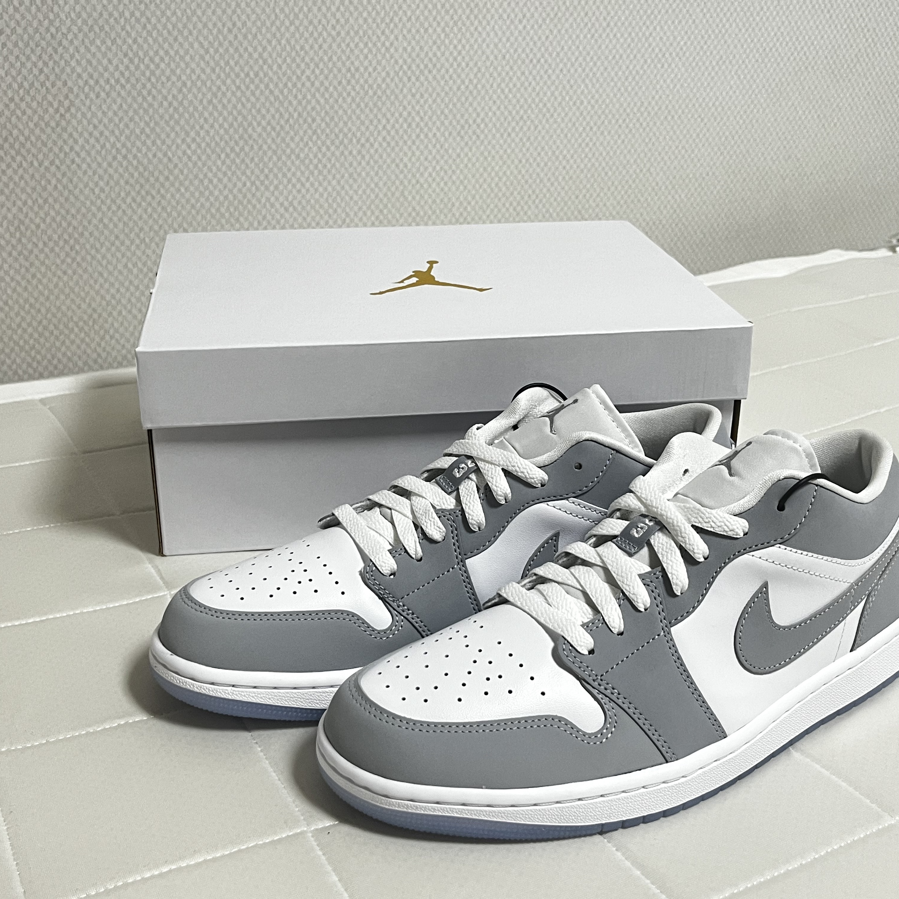 (W) Jordan 1 Low White Wolf Grey 착용 스타일