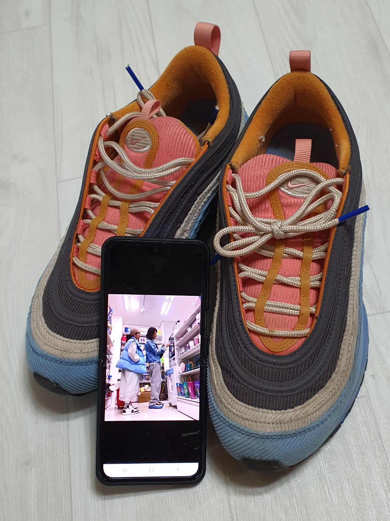 Nike Air Max 97 Corduroy Light Blue, (GS) Jordan 1 Retro High OG Bordeaux 착용 스타일 - 4