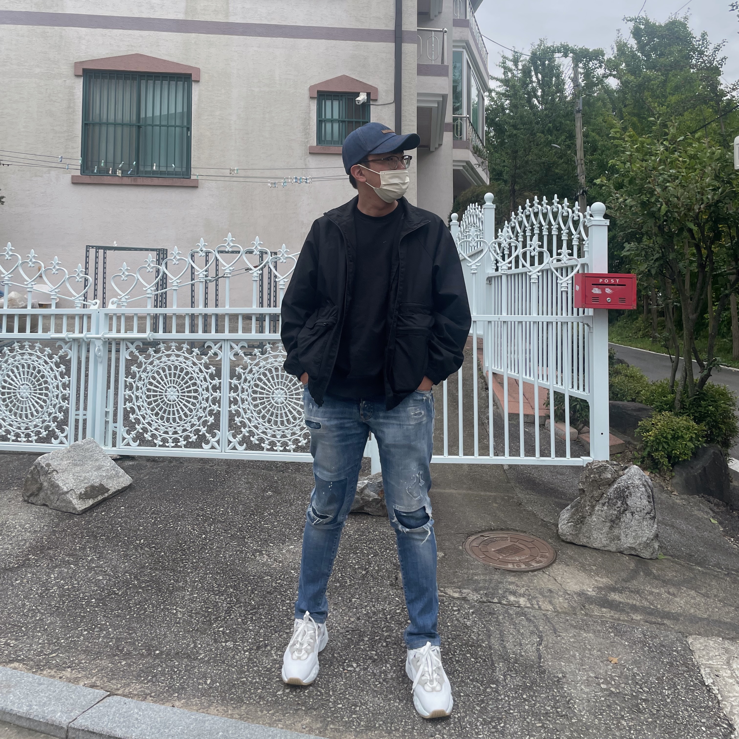 Acne Studios Rockaway Leather Sneakers White - 20FW/21SS, Supreme Raglan Utility Jacket Black - 23SS 착용 스타일 - 3