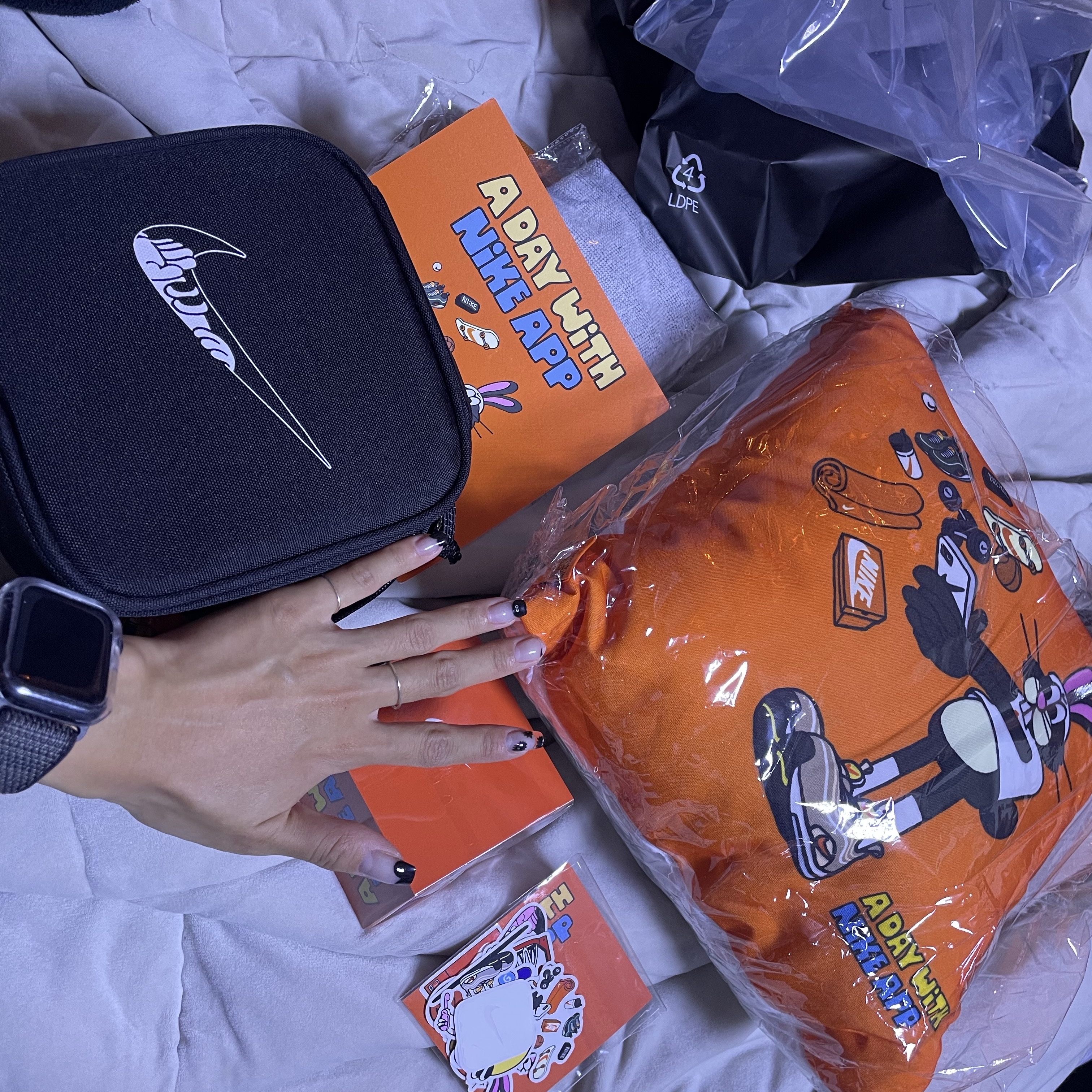 Nike A Day With Nike App Challenge Gift Box (1000 Limited) 착용 스타일 - 2