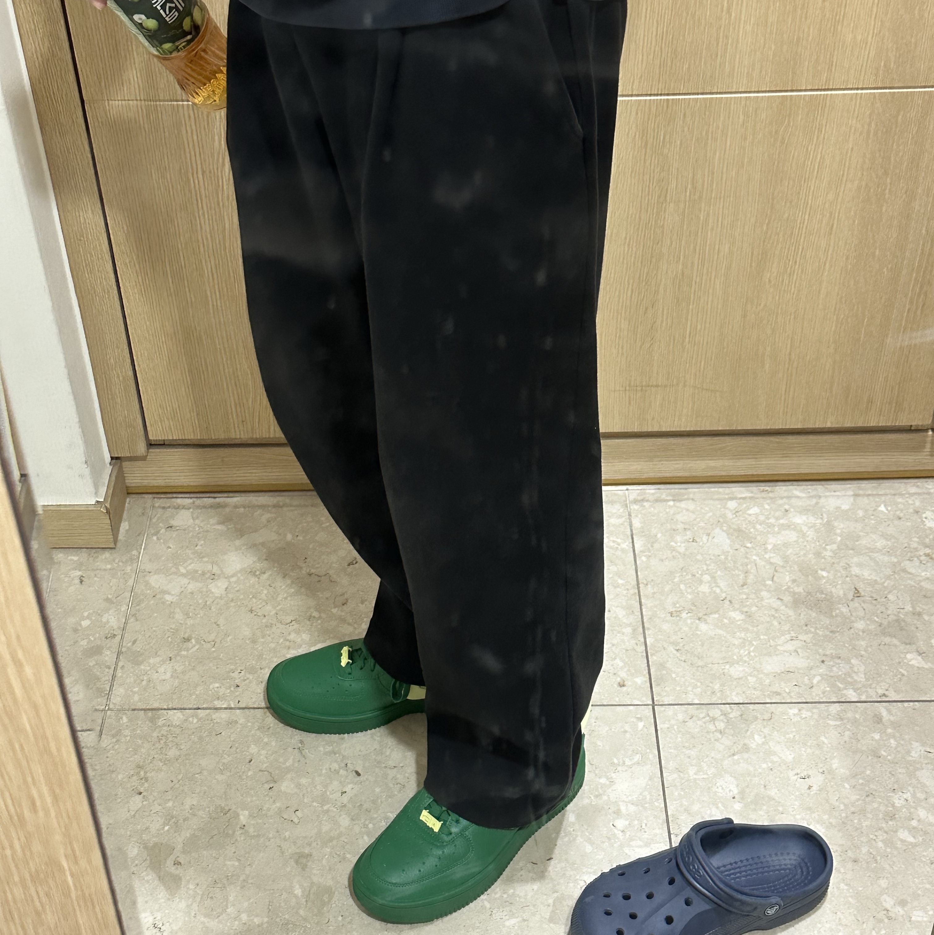 Nike x Ambush Air Force 1 Low SP Pine Green and Citron 착용 스타일 - 2