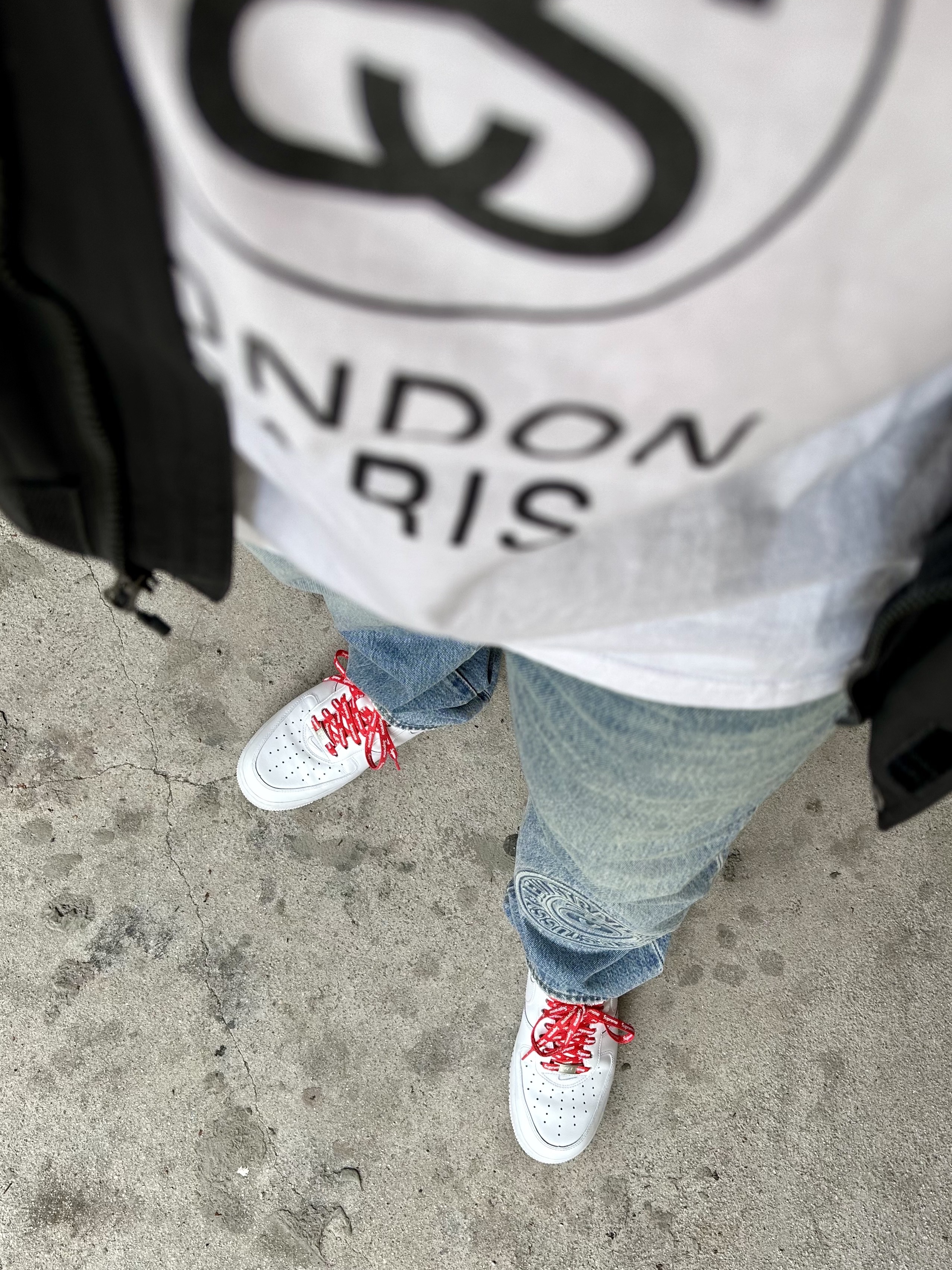 Stussy World Tour LS T-Shirt White, Stussy x Levi's Embossed 501 Jean Indigo 착용 스타일 - 1