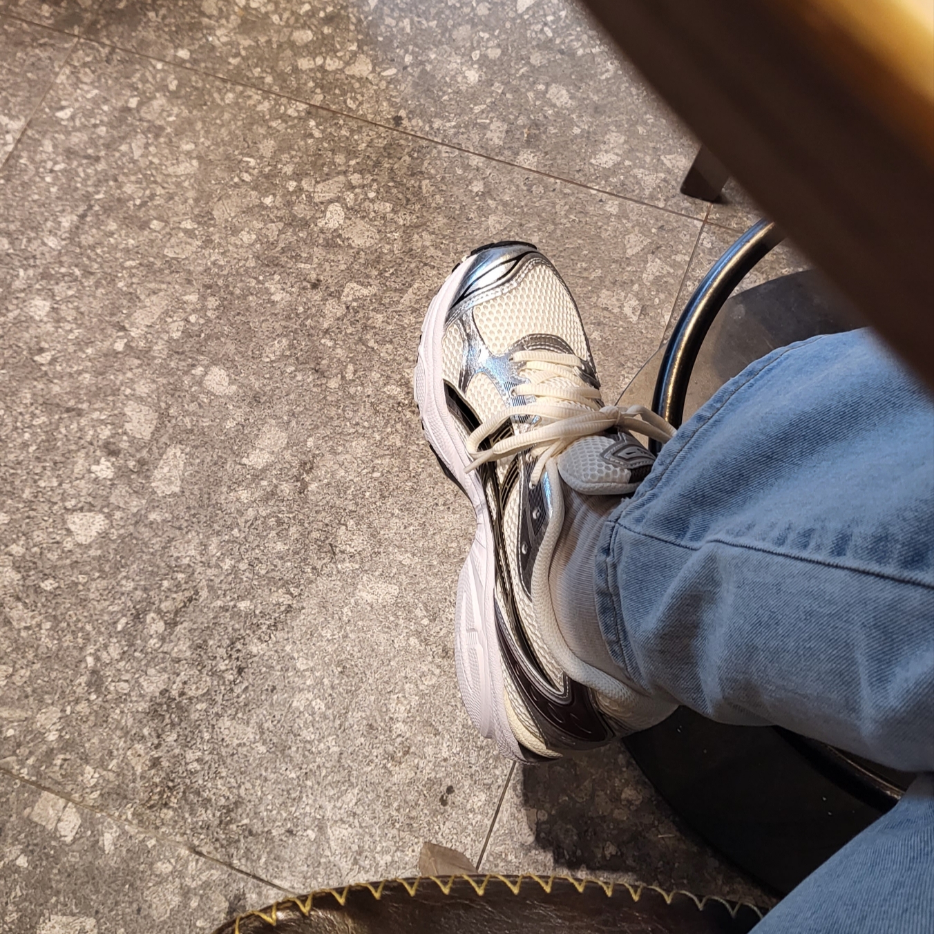 Asics Gel-Kayano 14 Cream Black 착용 스타일